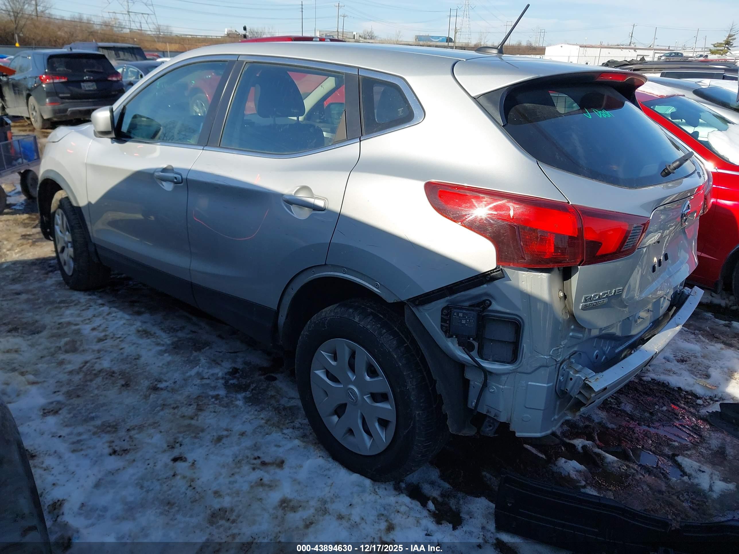 NISSAN ROGUE image 3