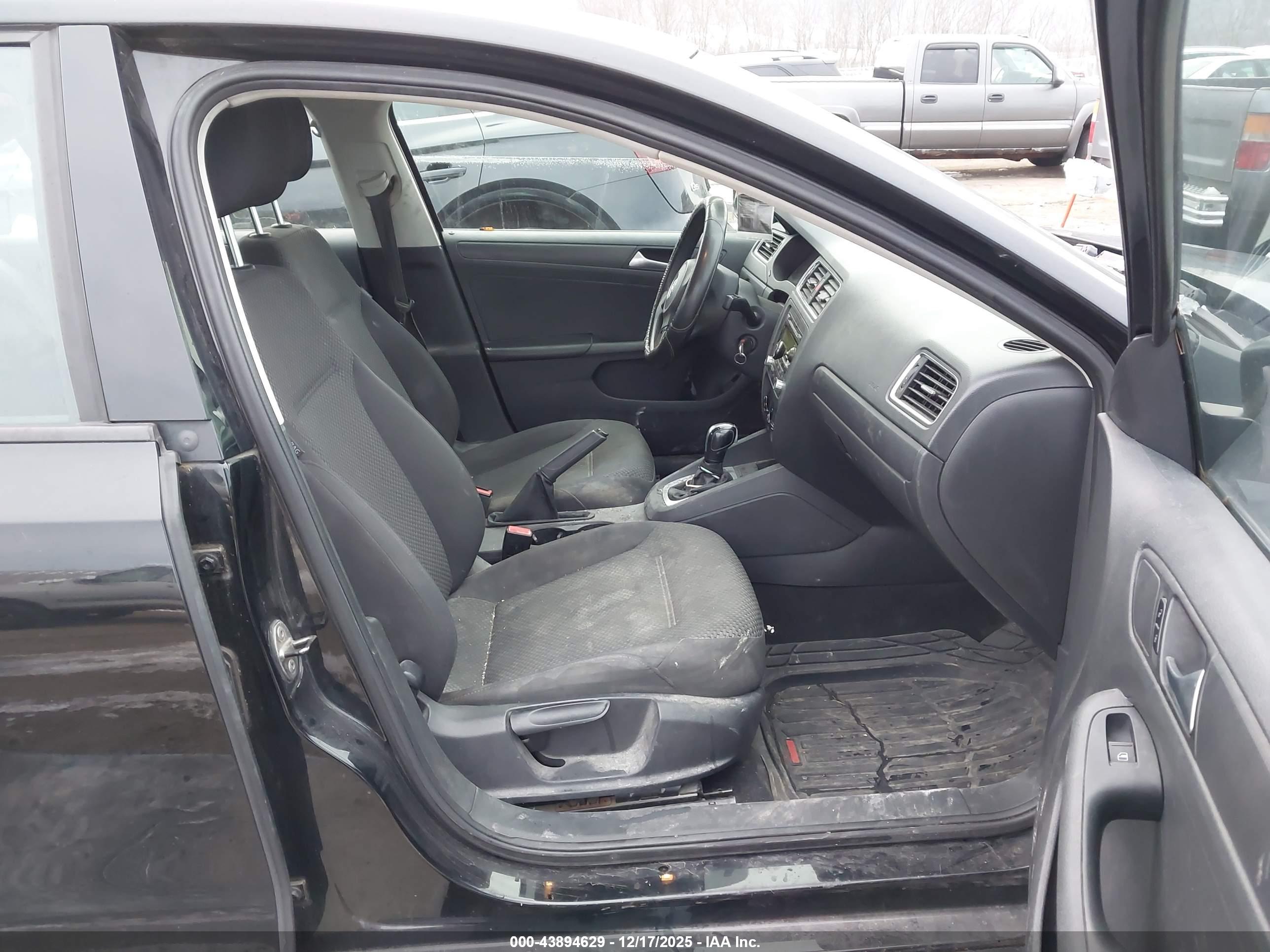 VOLKSWAGEN JETTA image 5