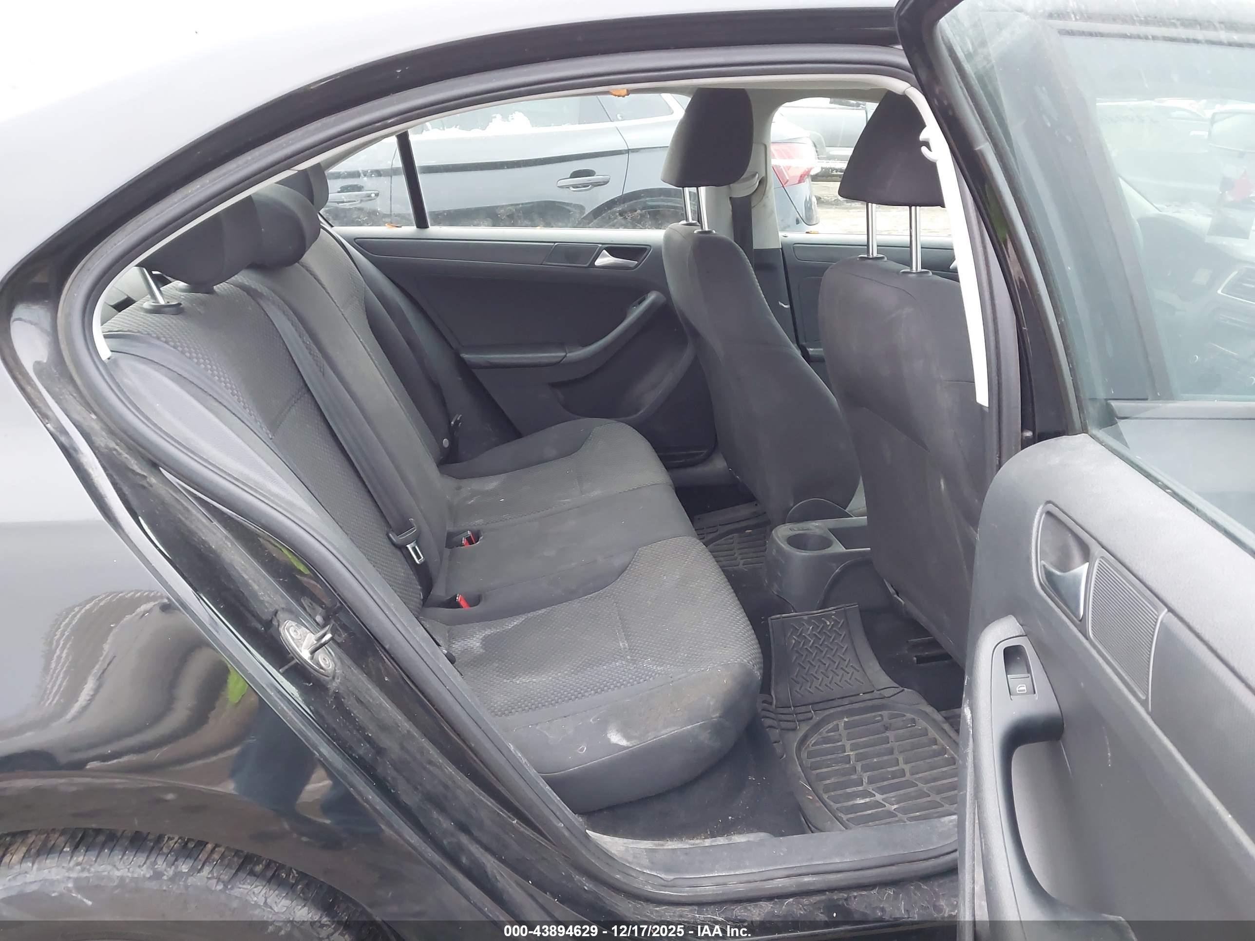 VOLKSWAGEN JETTA image 8