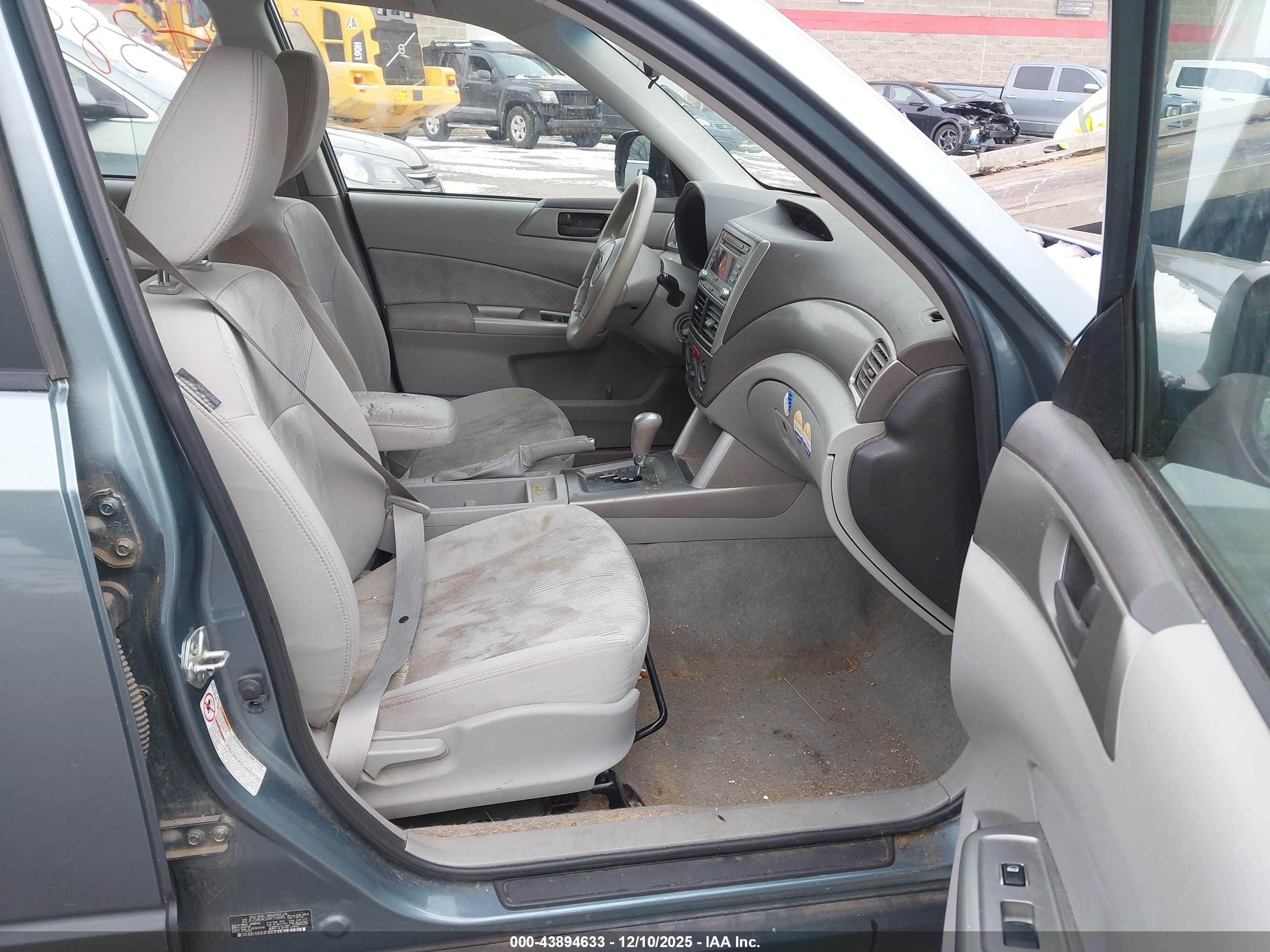 SUBARU FORESTER image 5