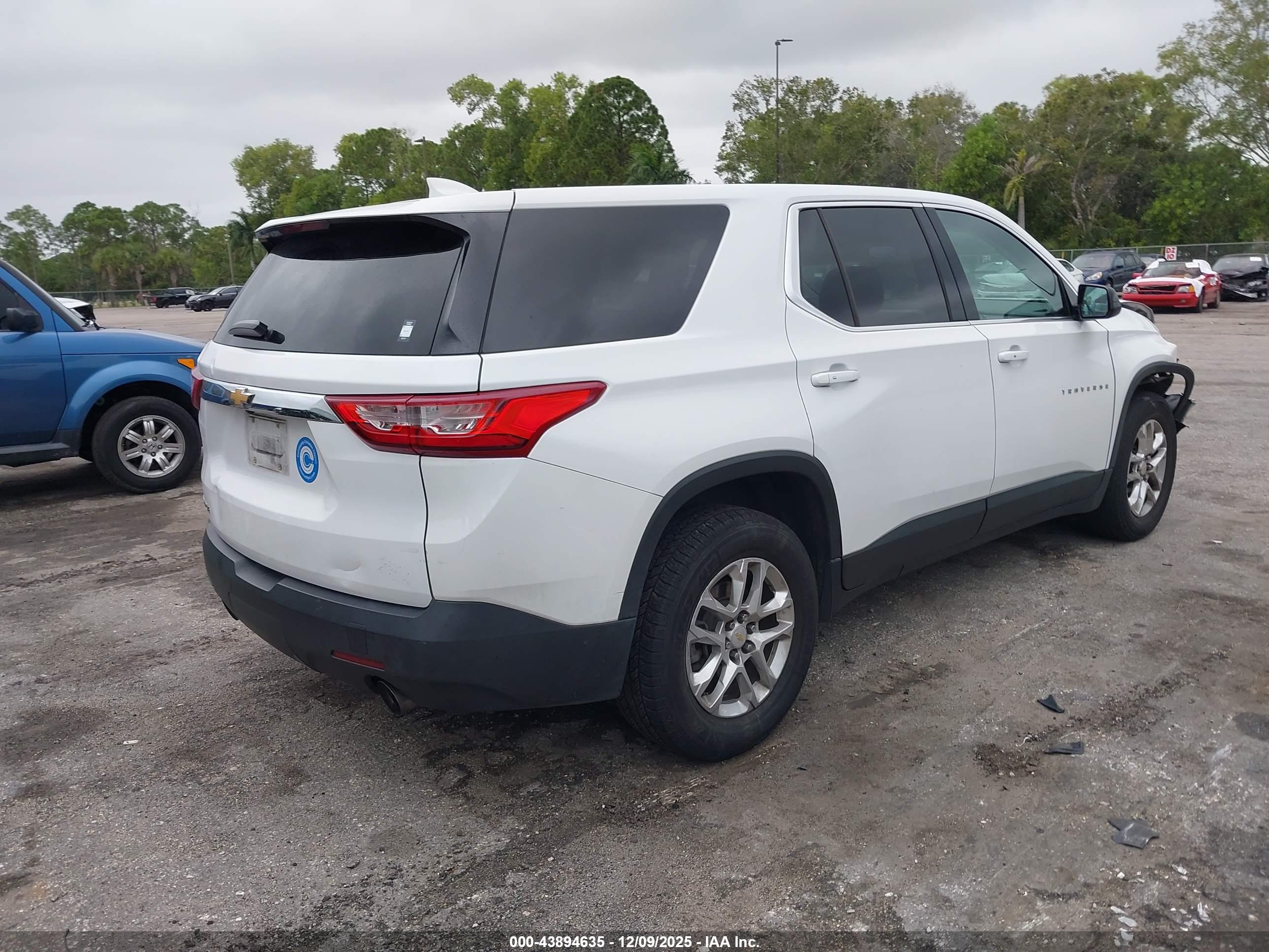 CHEVROLET TRAVERSE image 4