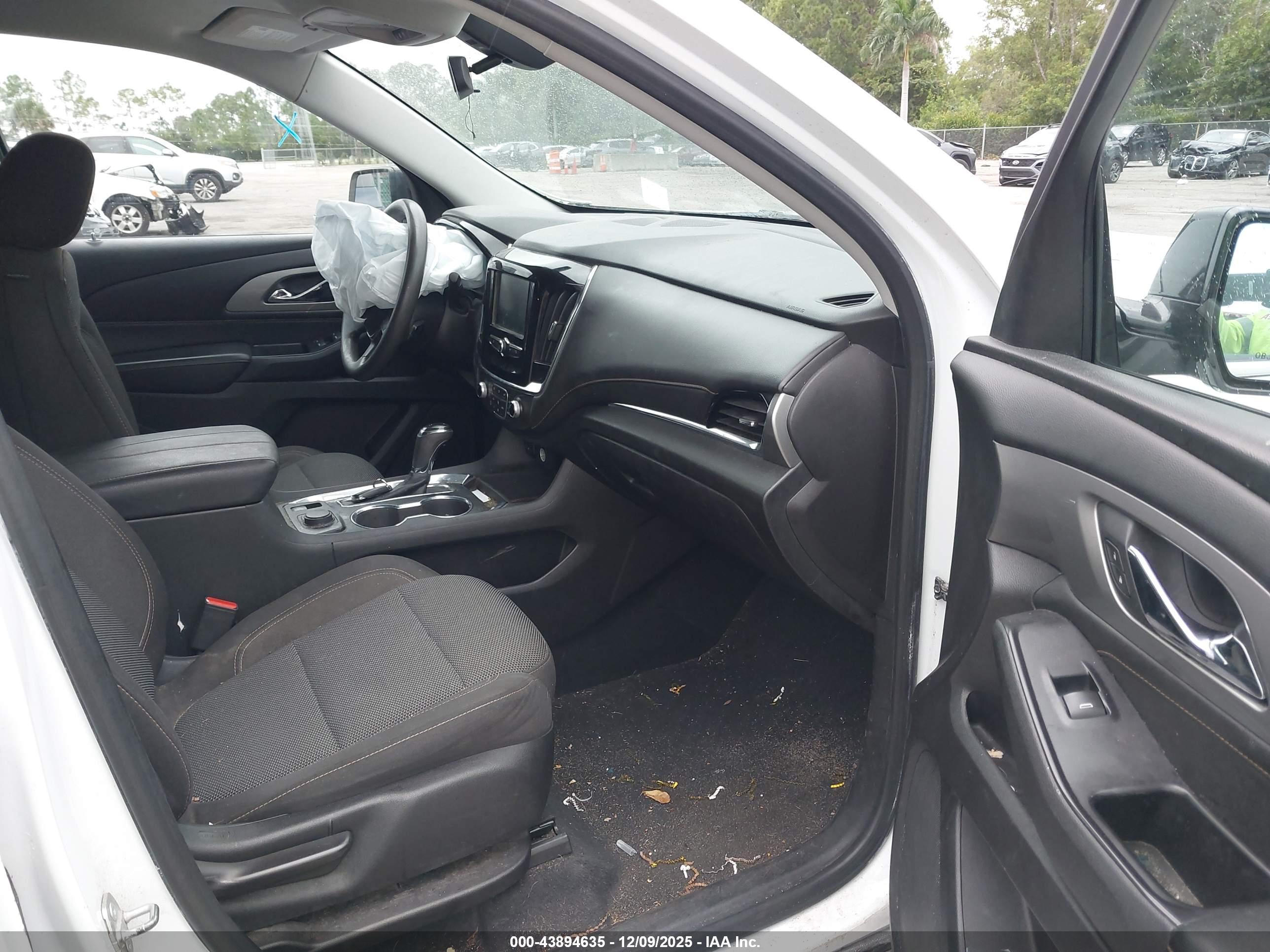 CHEVROLET TRAVERSE image 5