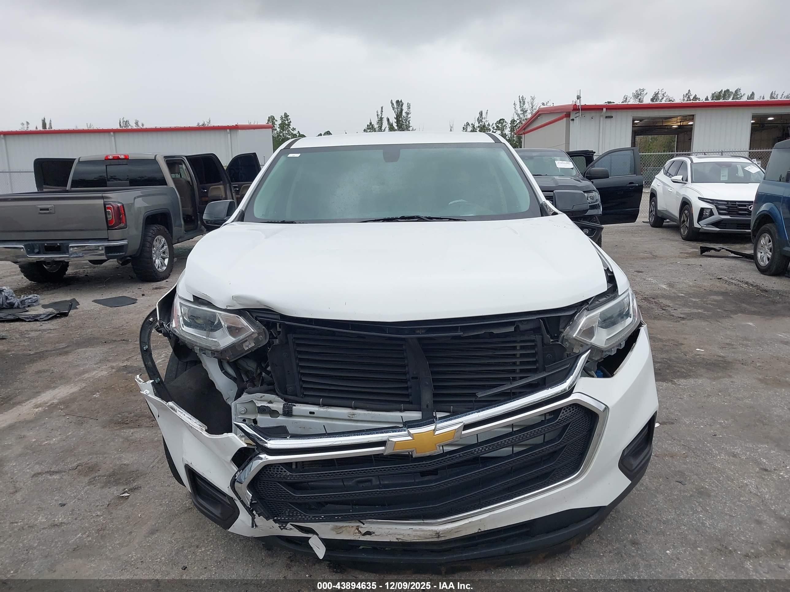 CHEVROLET TRAVERSE image 6