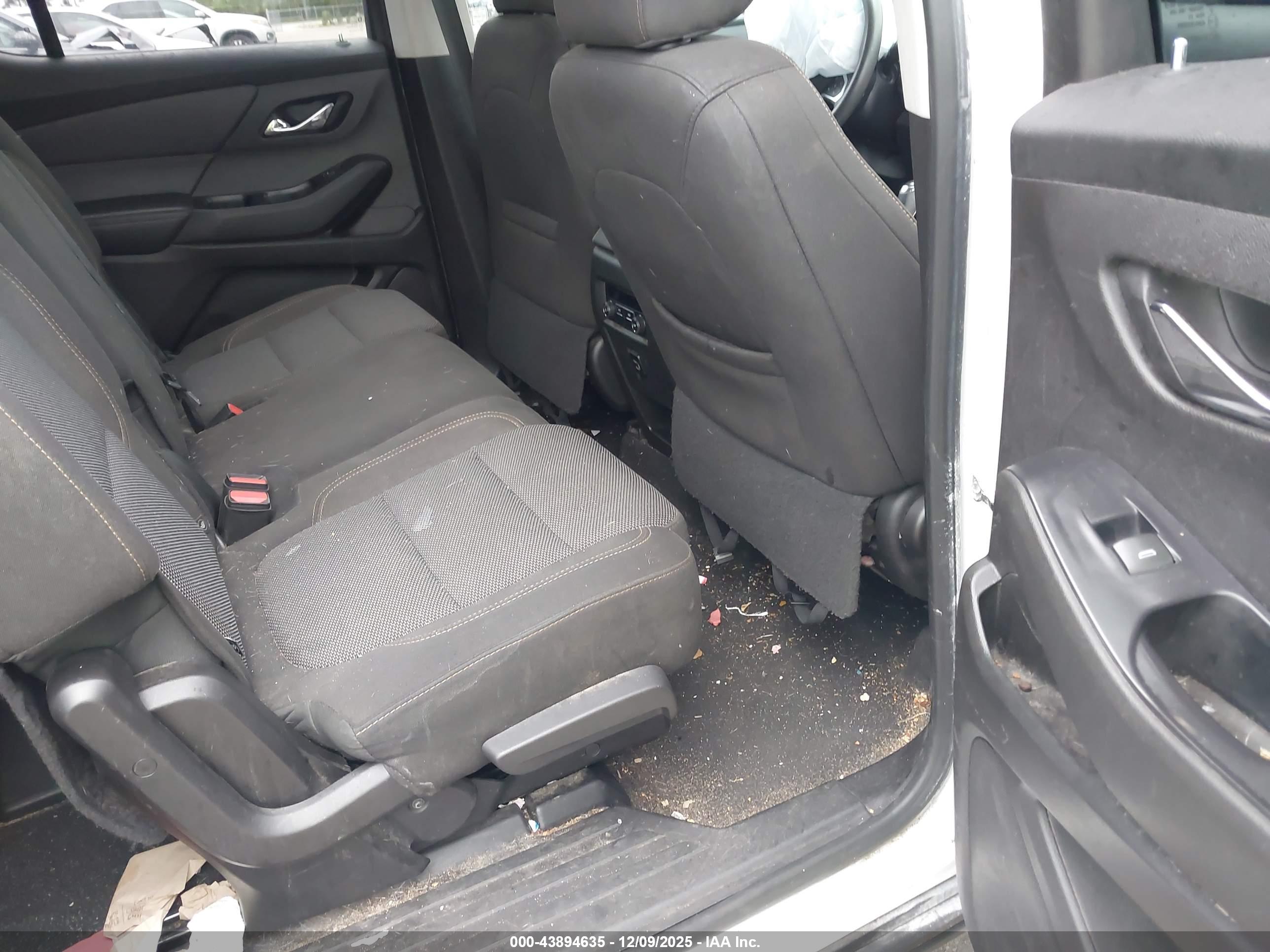 CHEVROLET TRAVERSE image 8