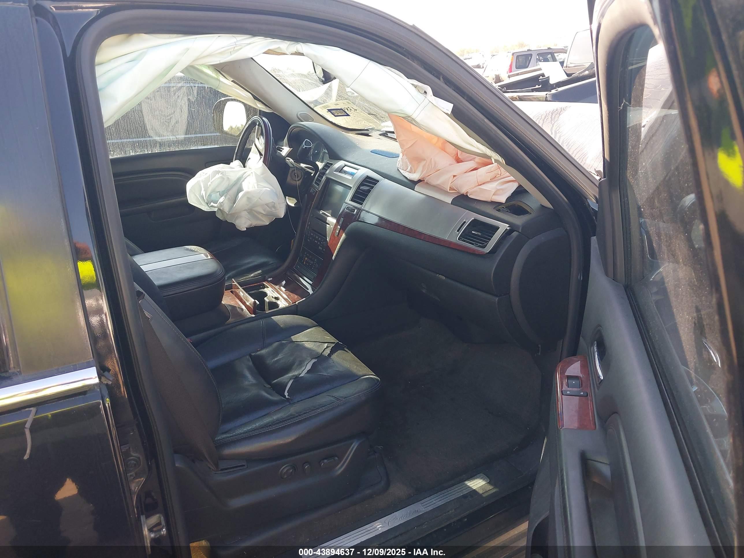 CADILLAC ESCALADE image 5