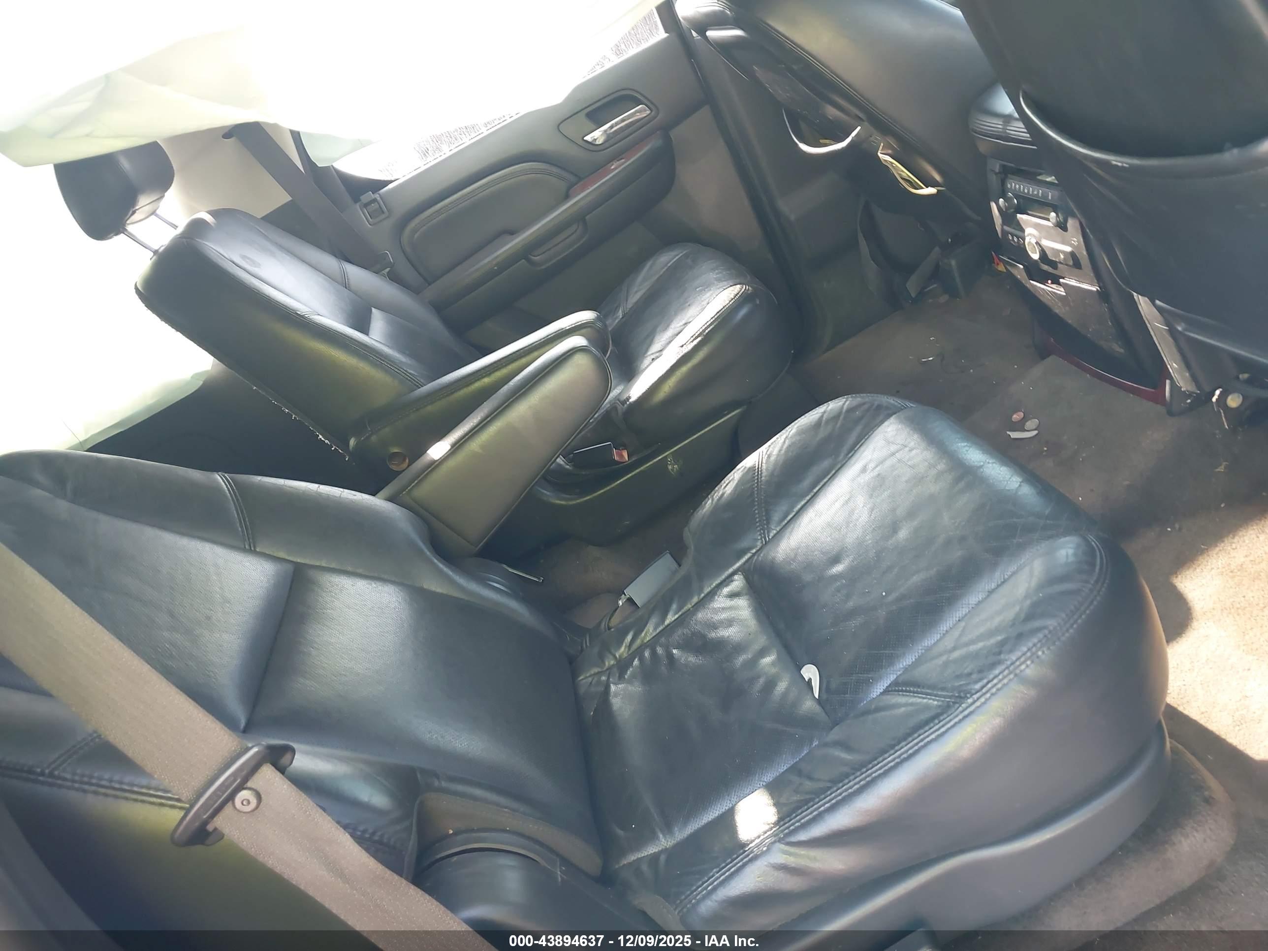 CADILLAC ESCALADE image 8