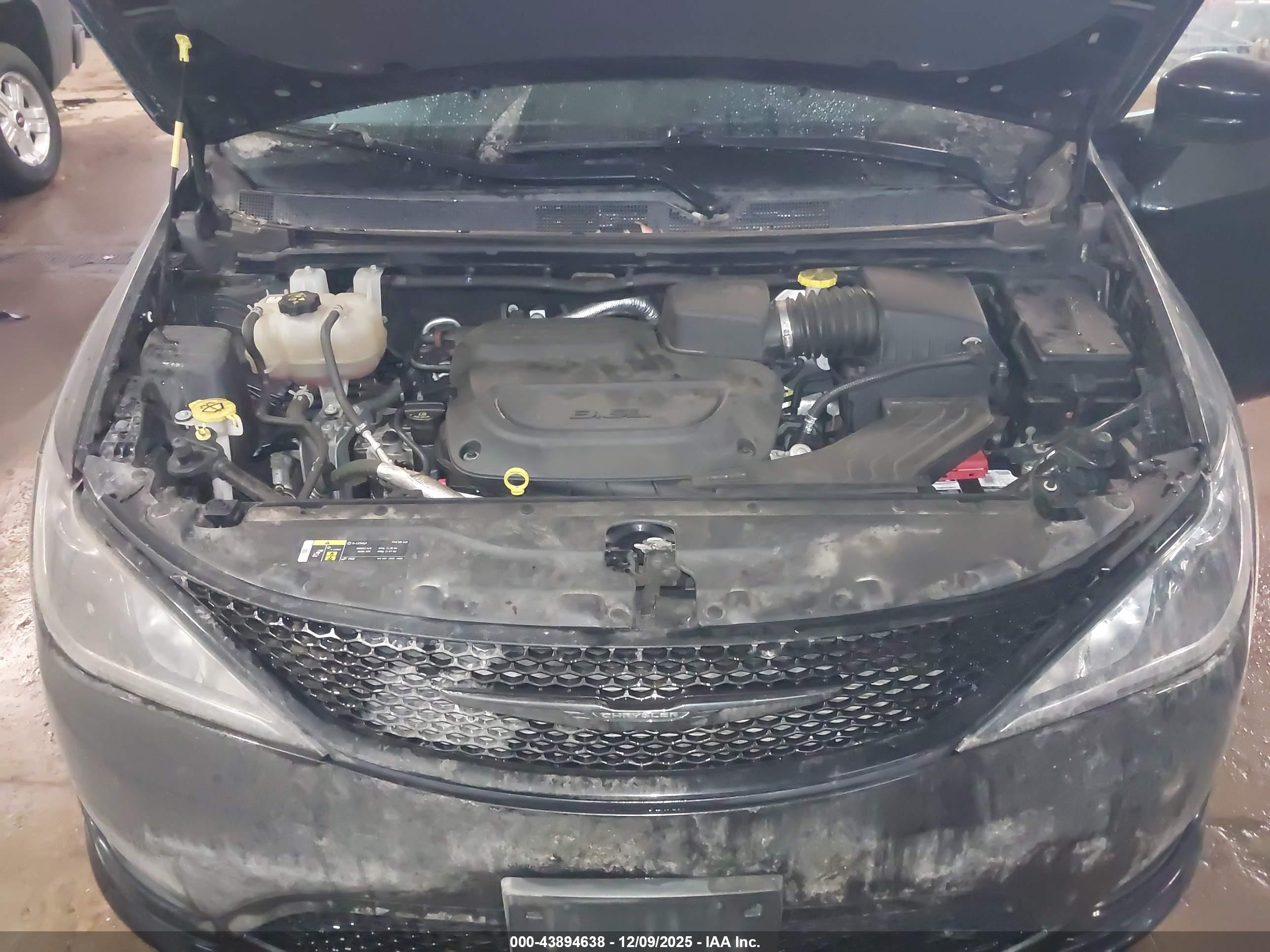 CHRYSLER PACIFICA image 10