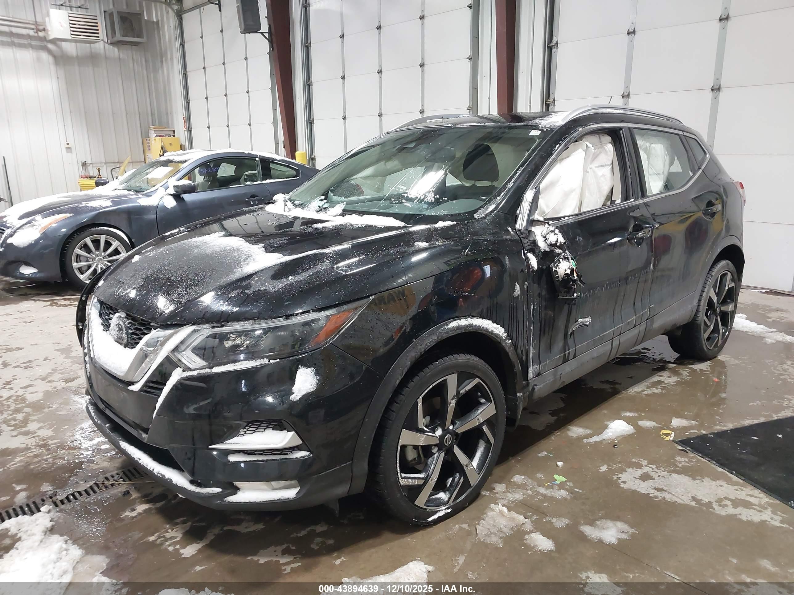 NISSAN ROGUE image 2
