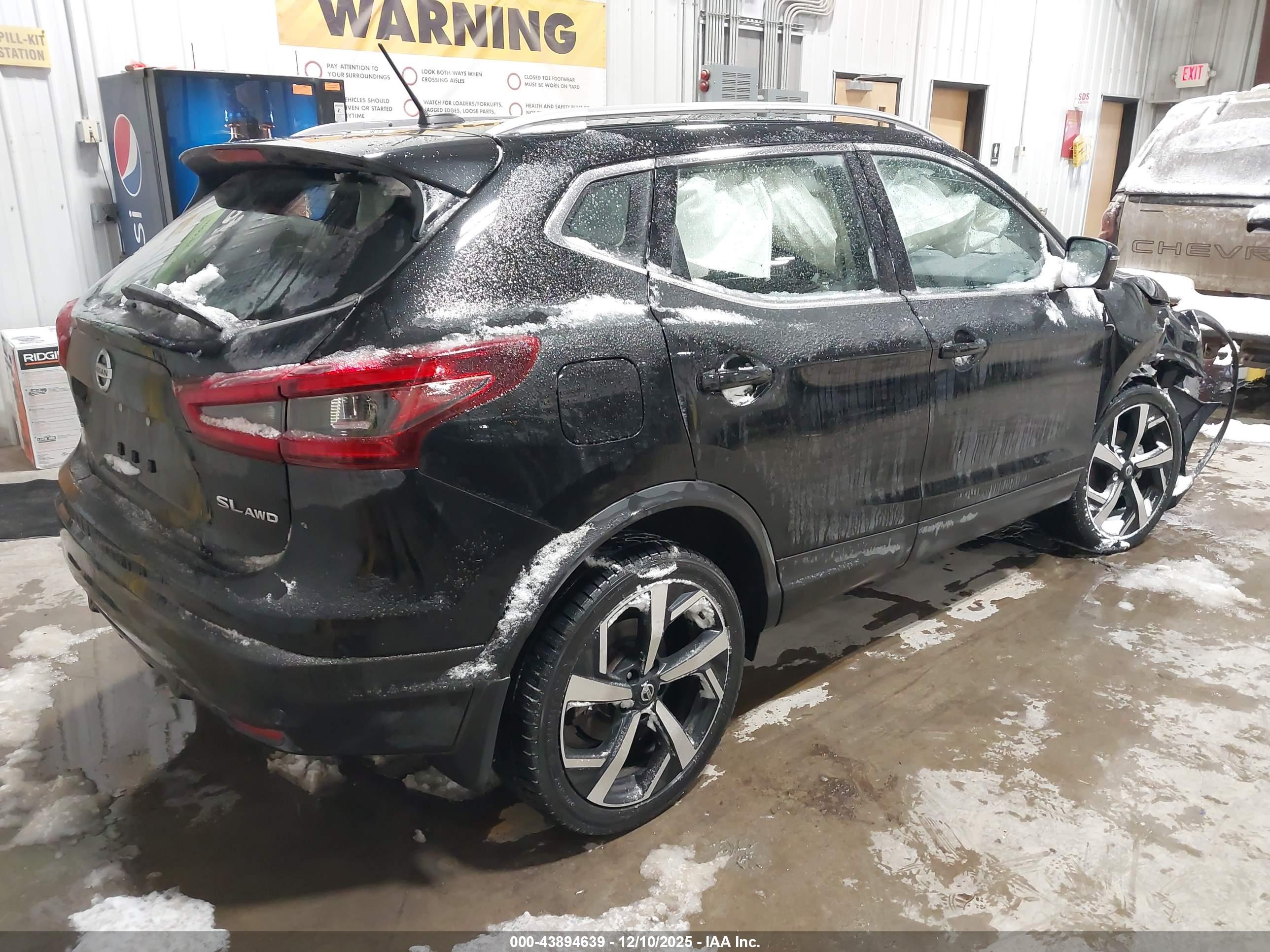 NISSAN ROGUE image 4