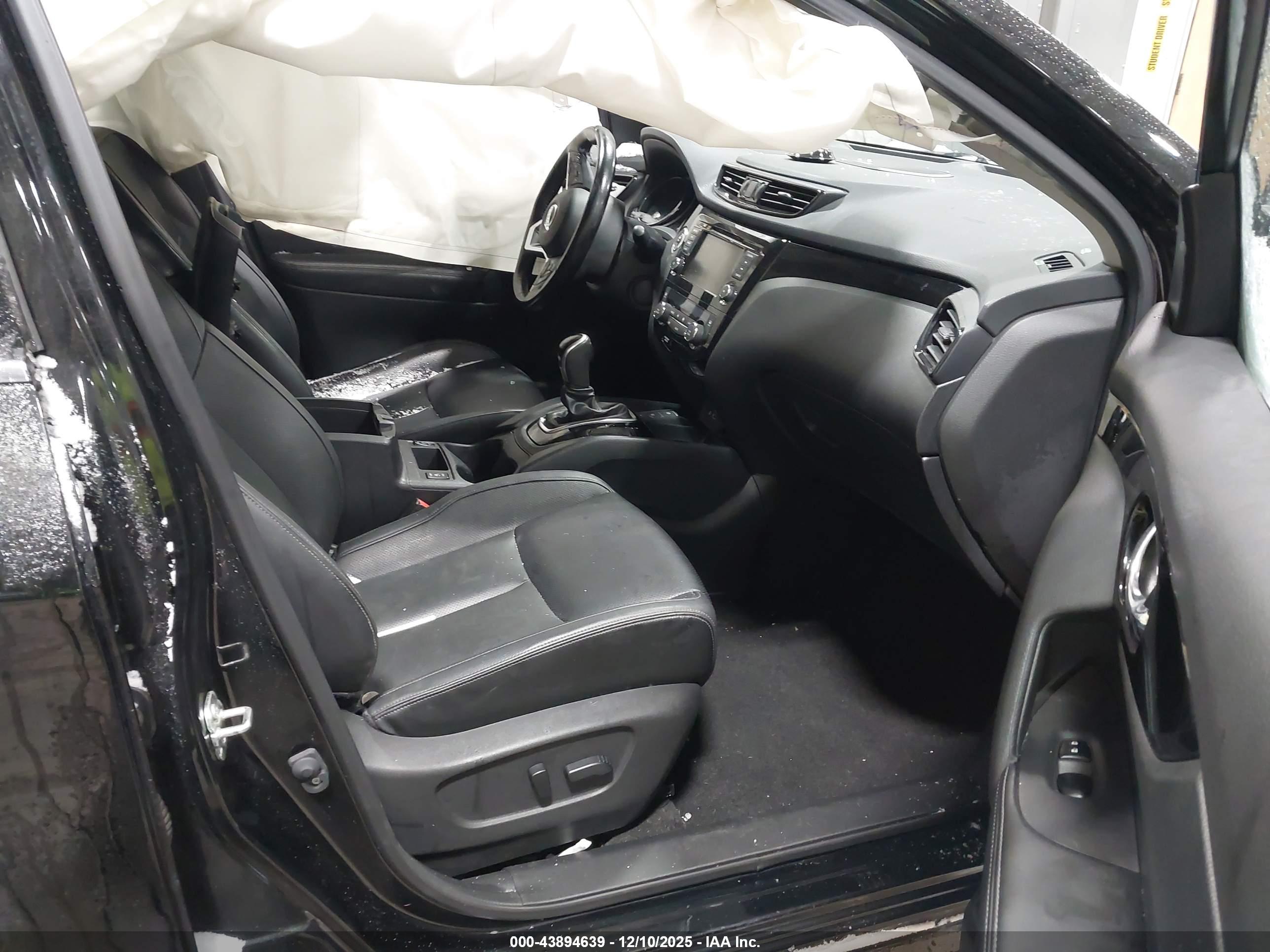 NISSAN ROGUE image 5