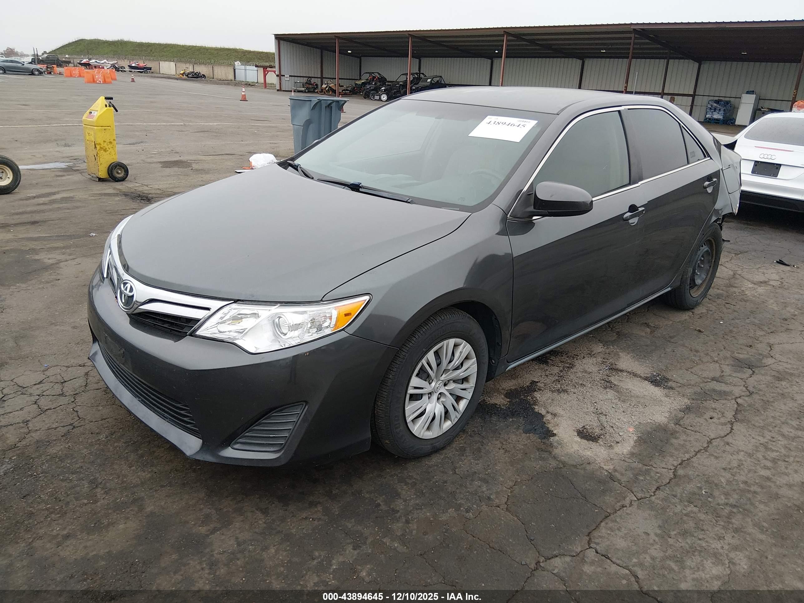TOYOTA CAMRY image 2