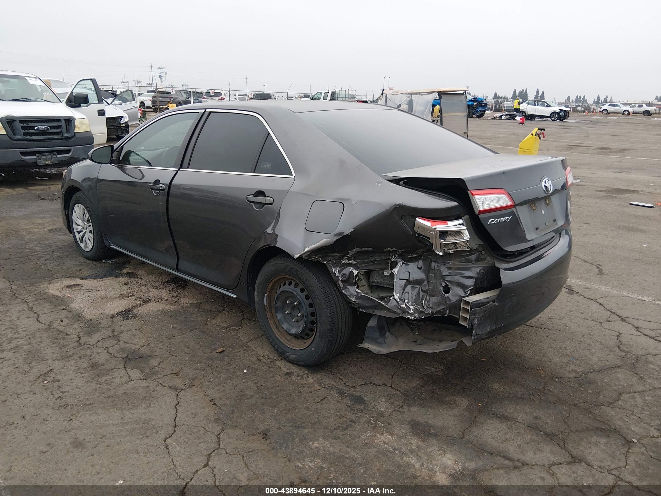 TOYOTA CAMRY image 3