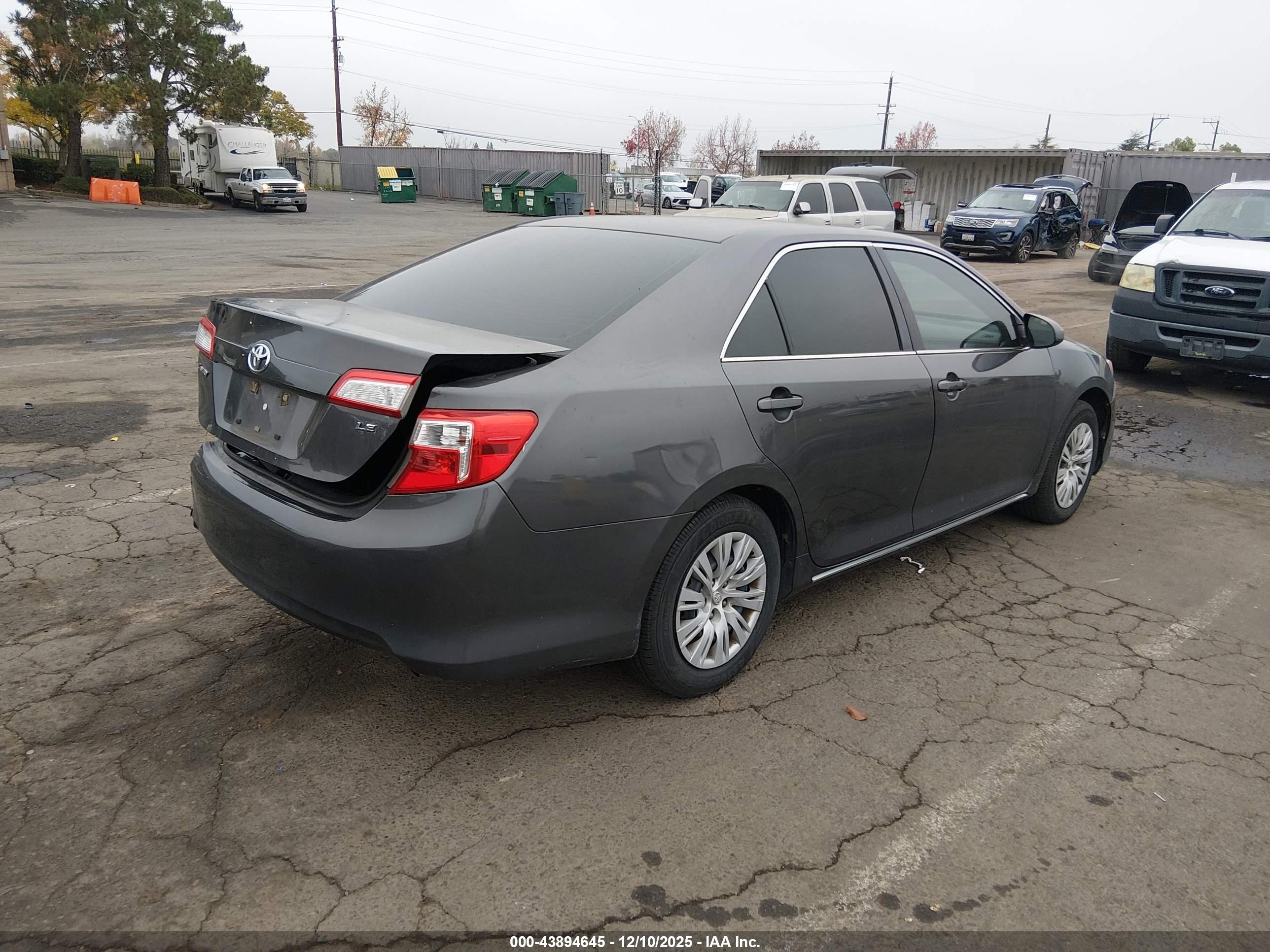 TOYOTA CAMRY image 4