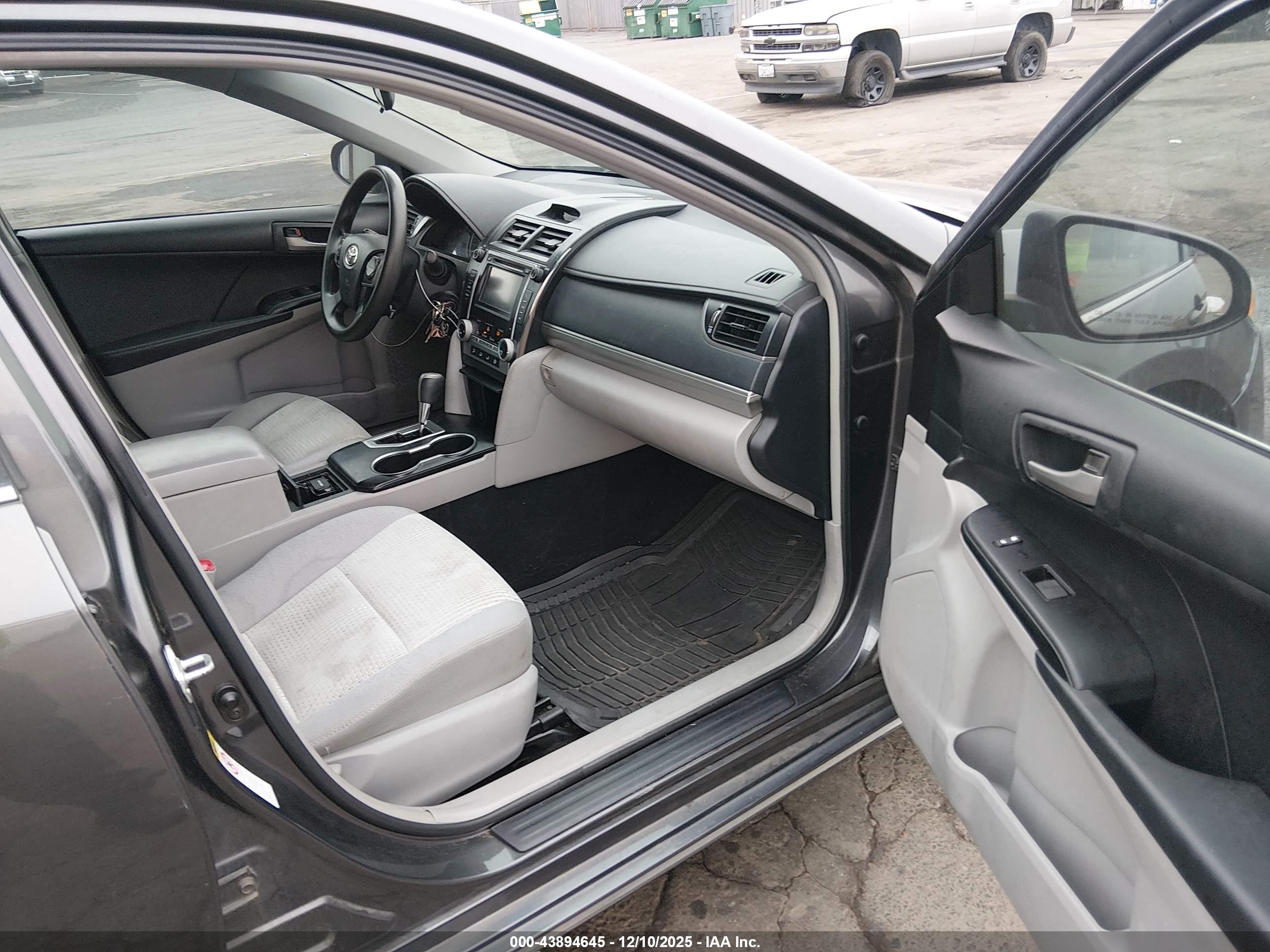 TOYOTA CAMRY image 5