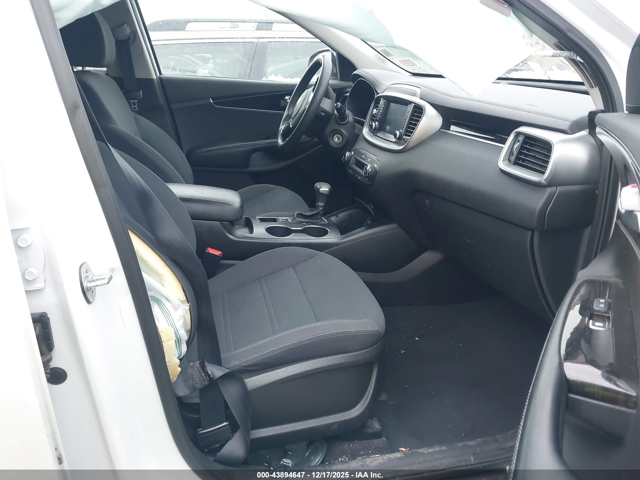 KIA SORENTO image 5