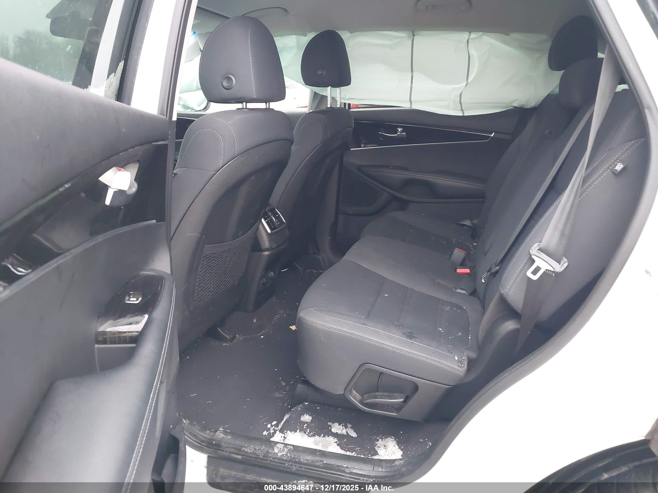 KIA SORENTO image 8