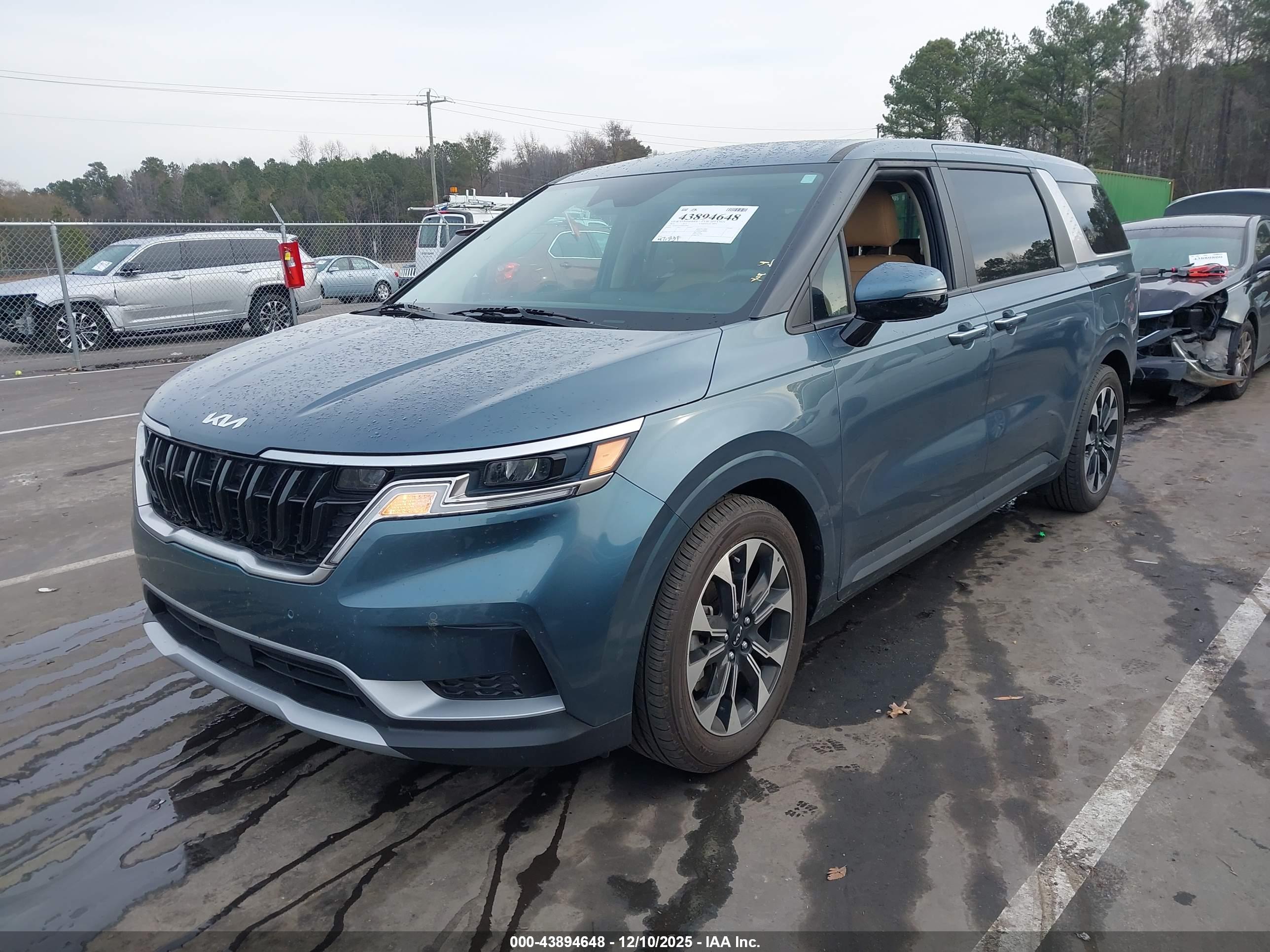 KIA CARNIVAL image 2