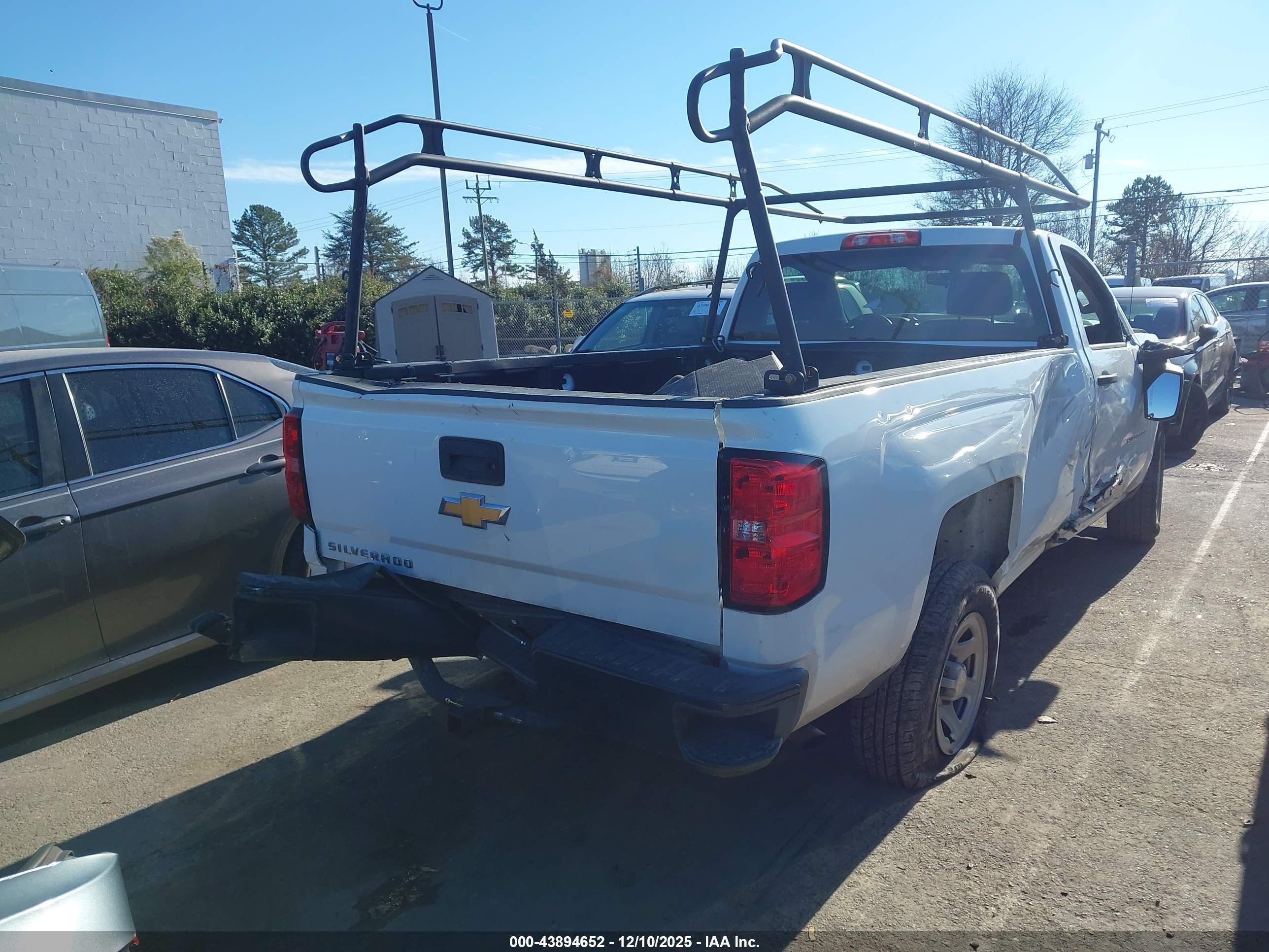 CHEVROLET SILVERADO image 4