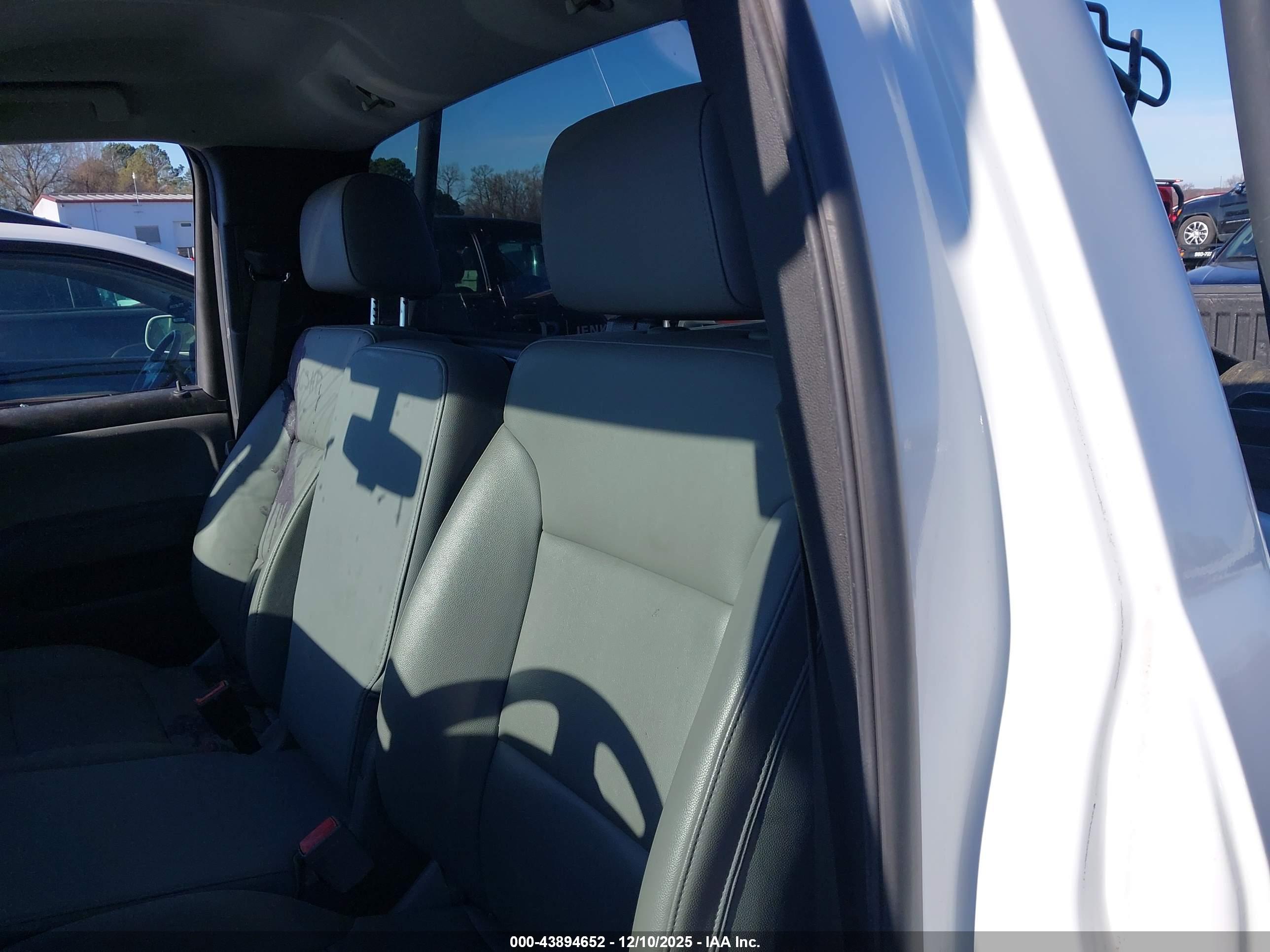 CHEVROLET SILVERADO image 8