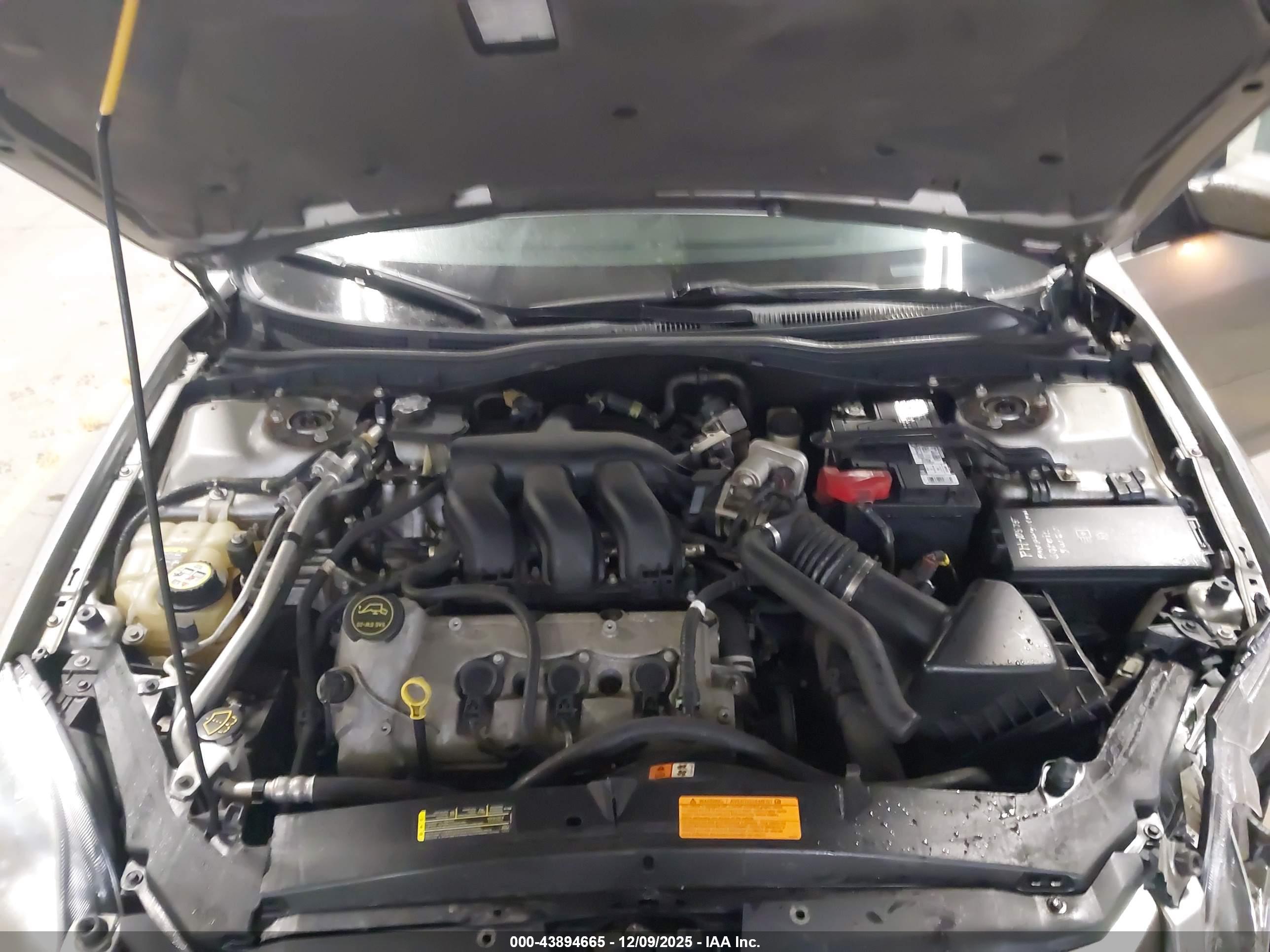 FORD FUSION image 10