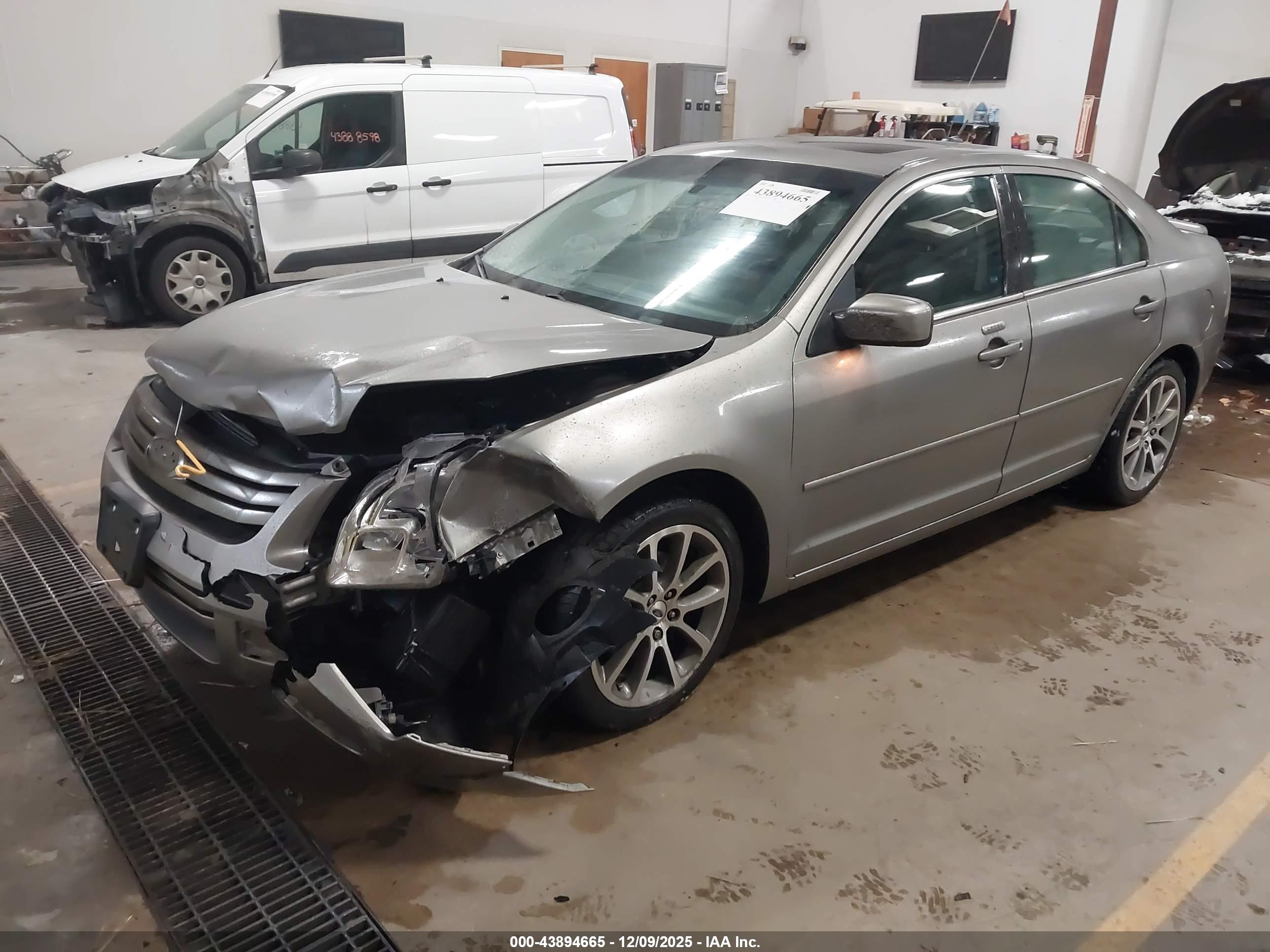 FORD FUSION image 2
