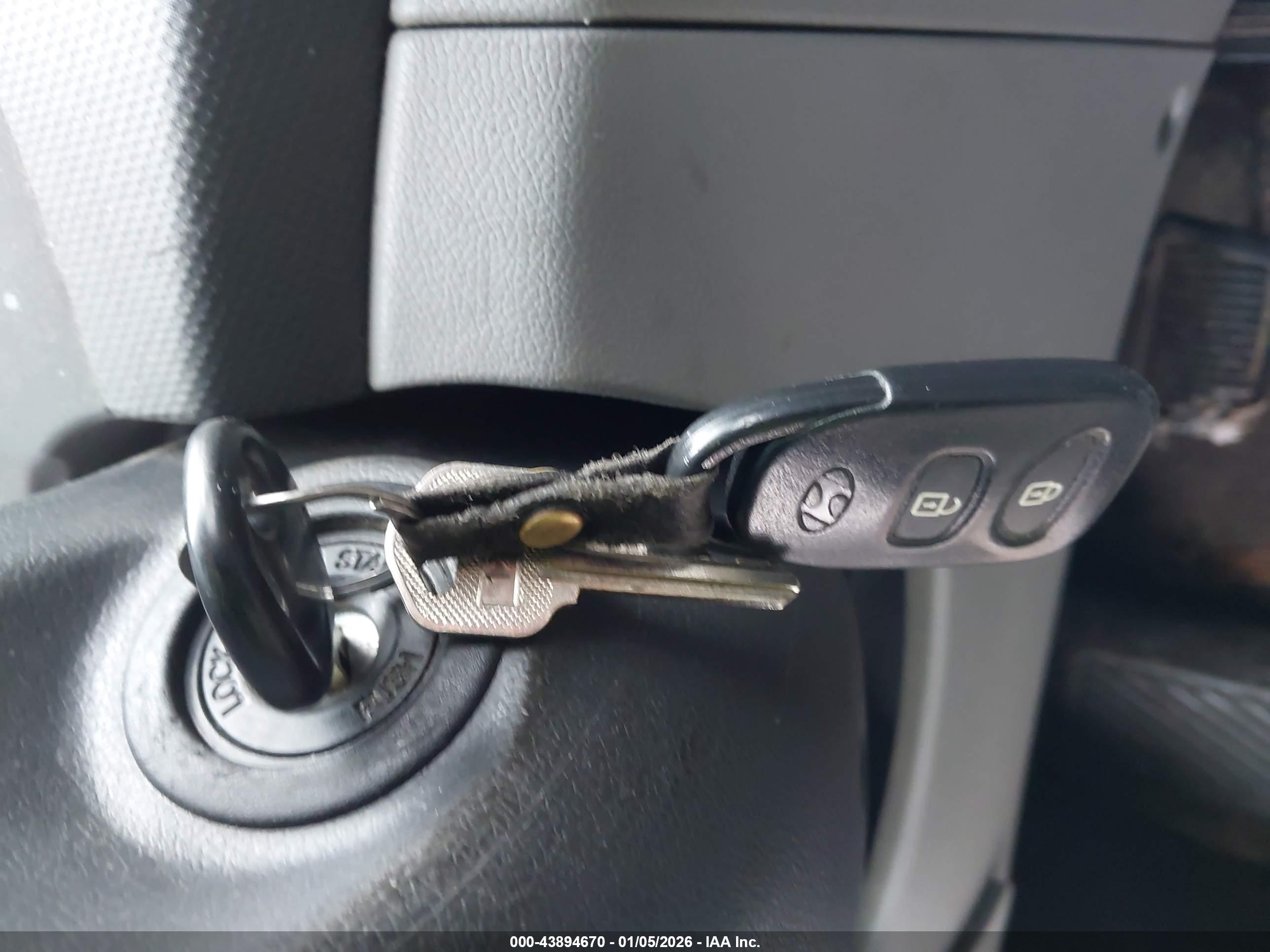 HYUNDAI ACCENT image 11