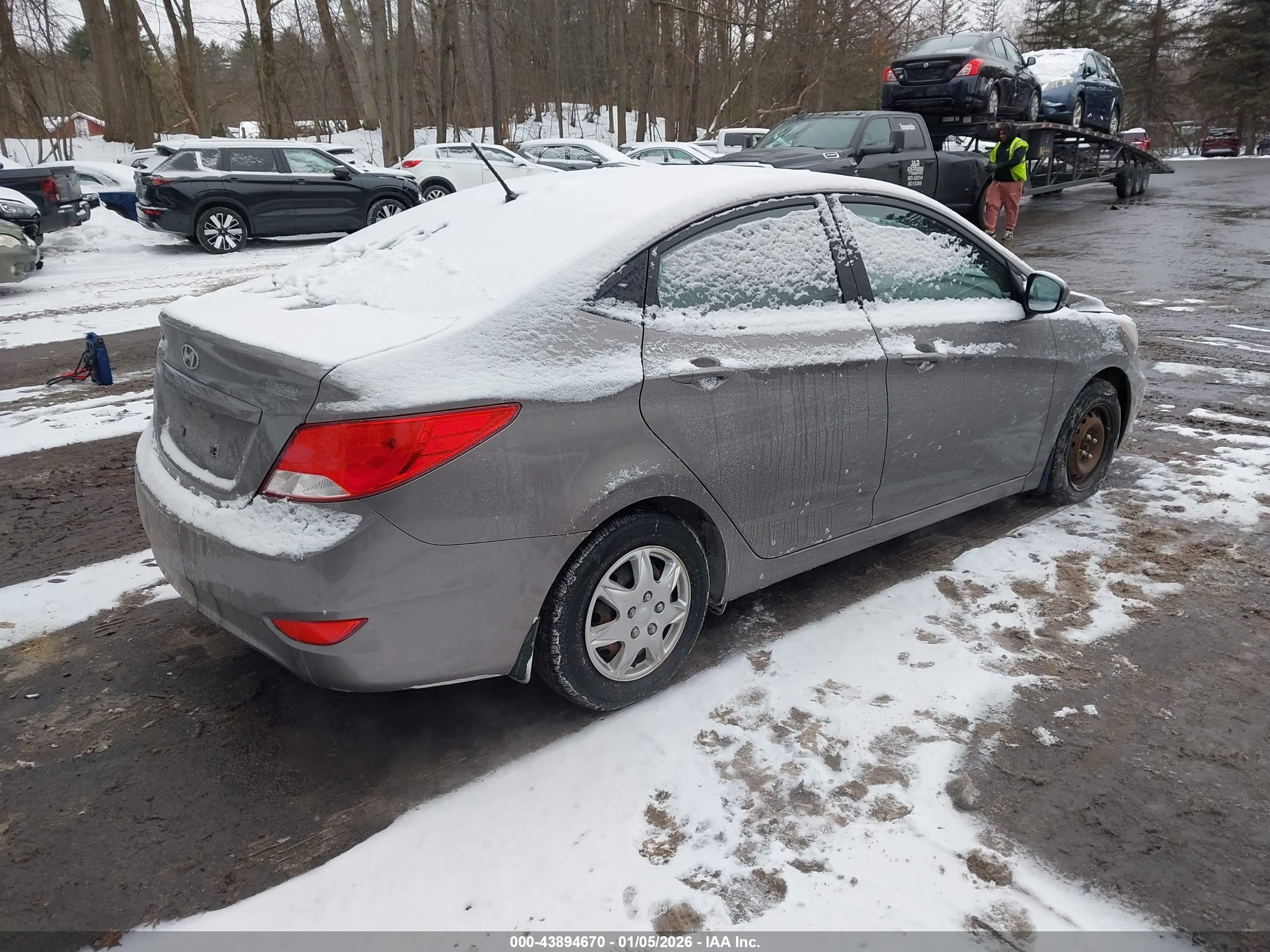 HYUNDAI ACCENT image 4