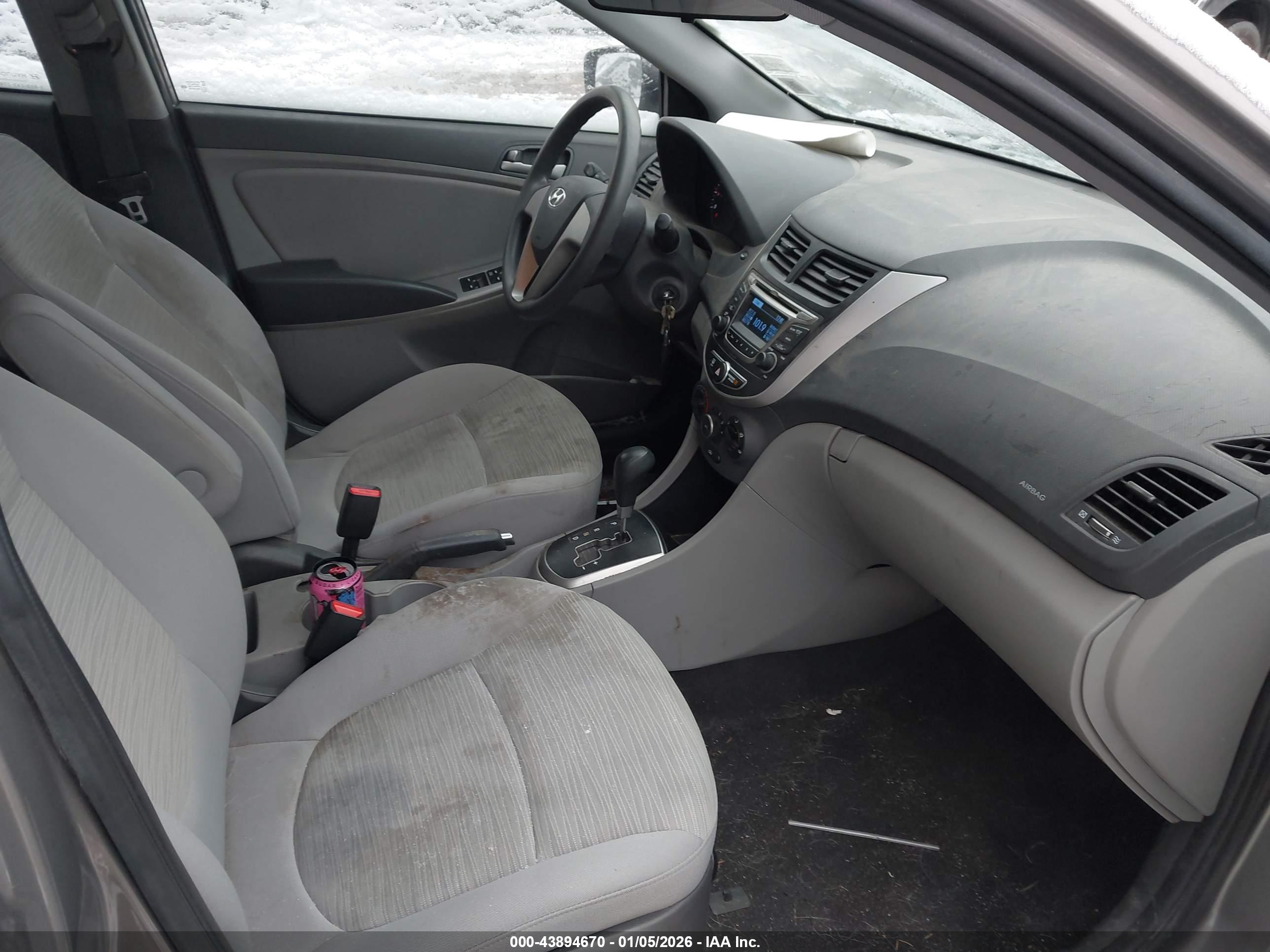 HYUNDAI ACCENT image 5