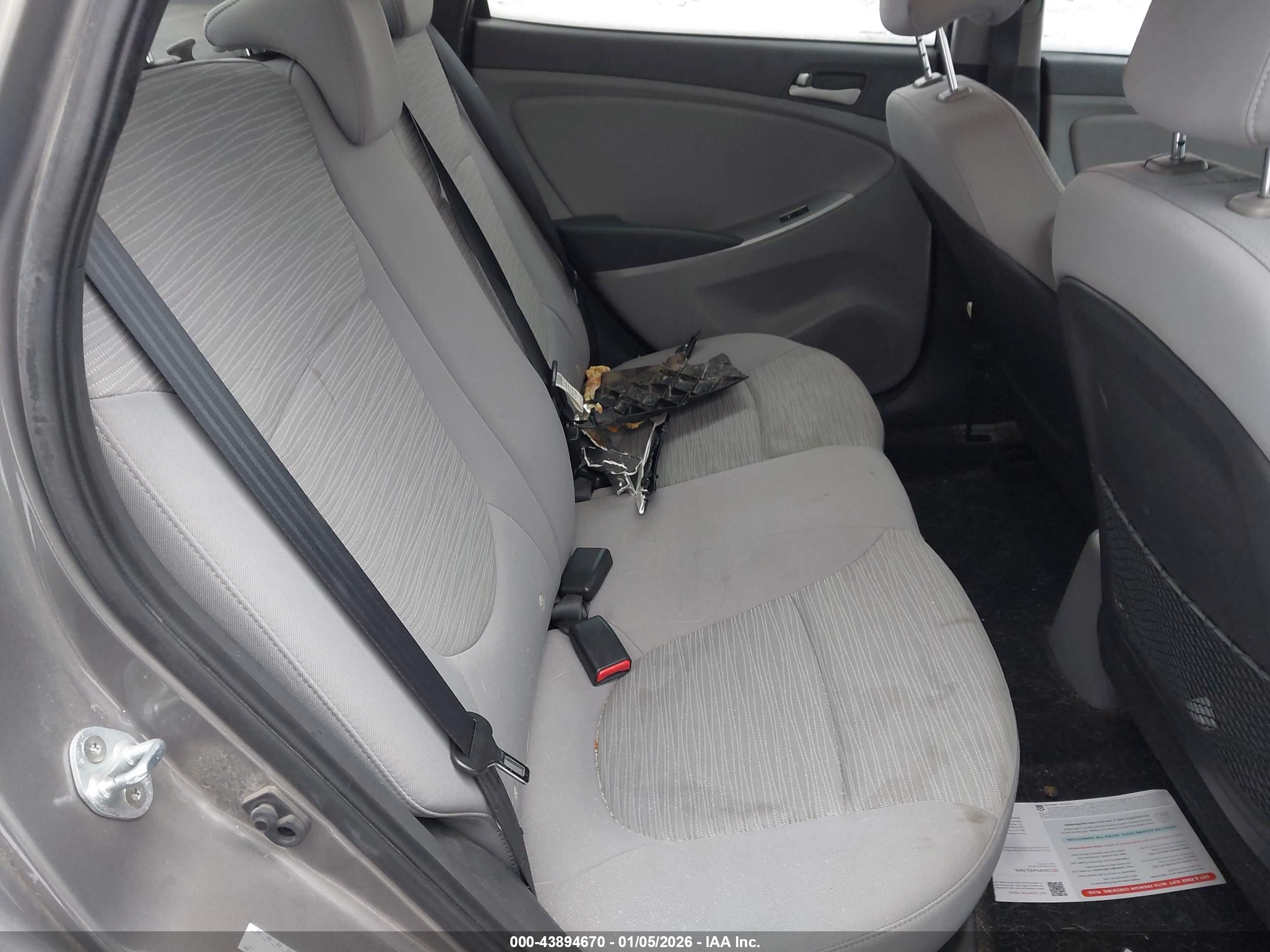 HYUNDAI ACCENT image 8