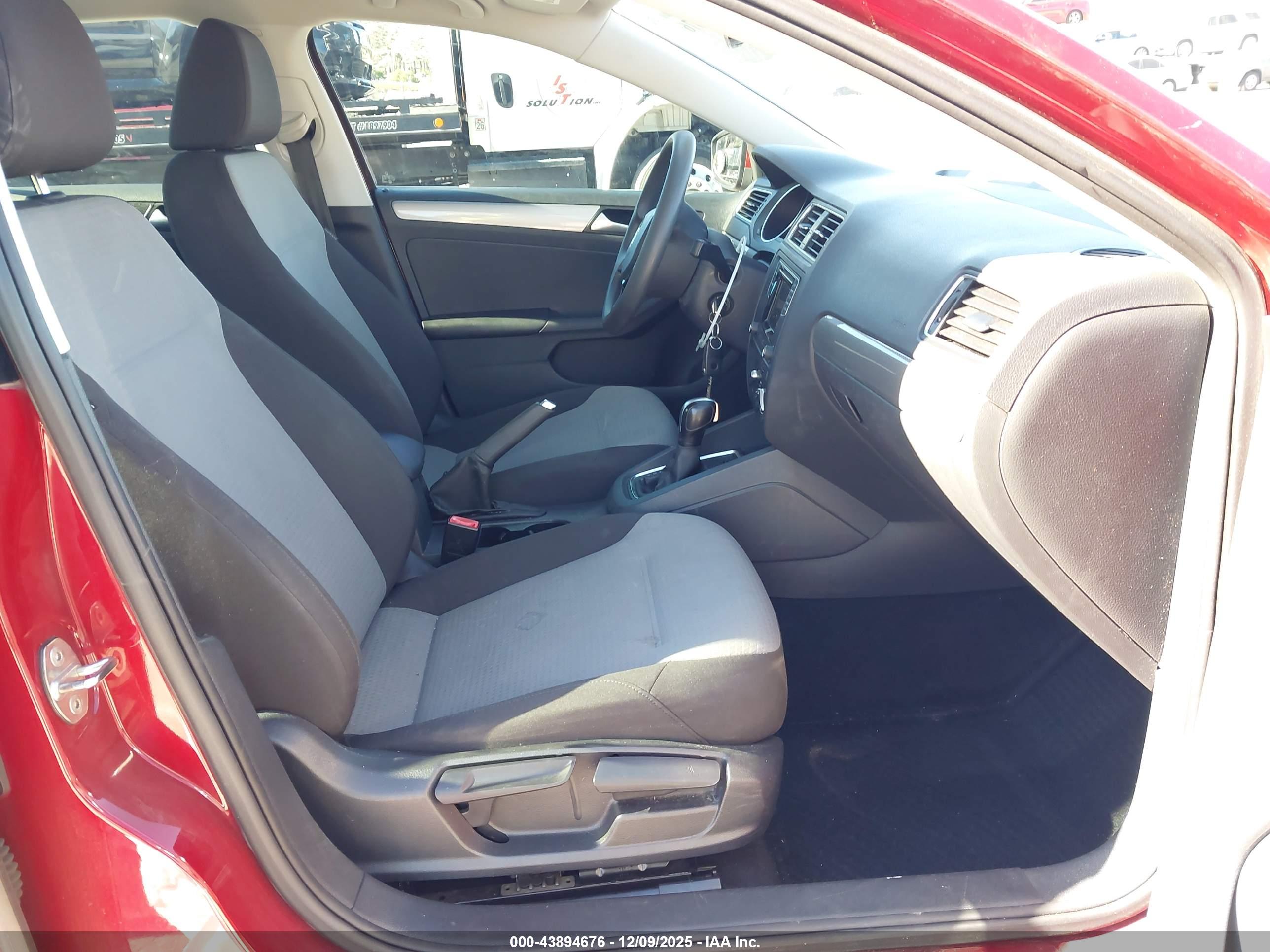 VOLKSWAGEN JETTA image 5