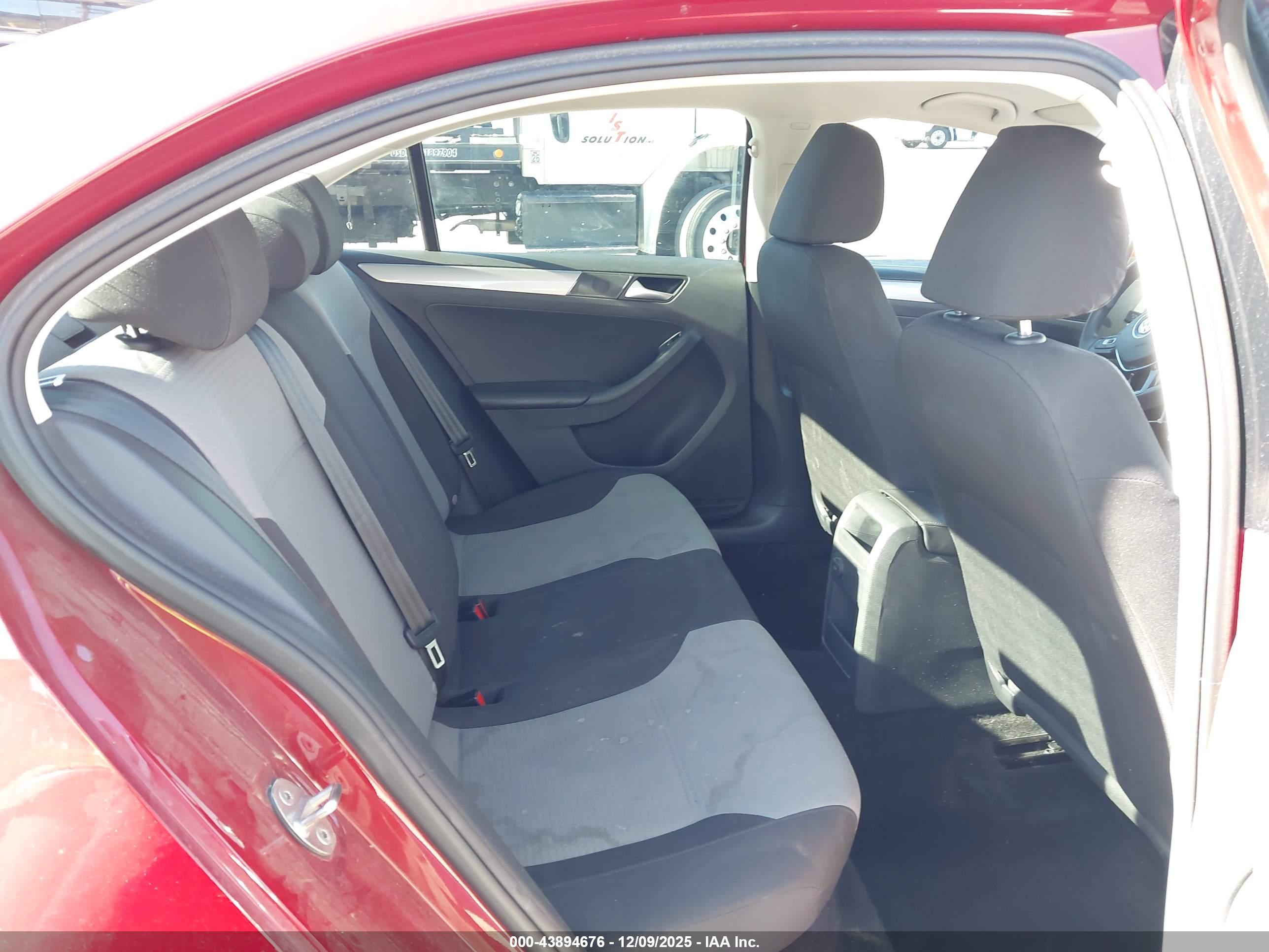 VOLKSWAGEN JETTA image 8