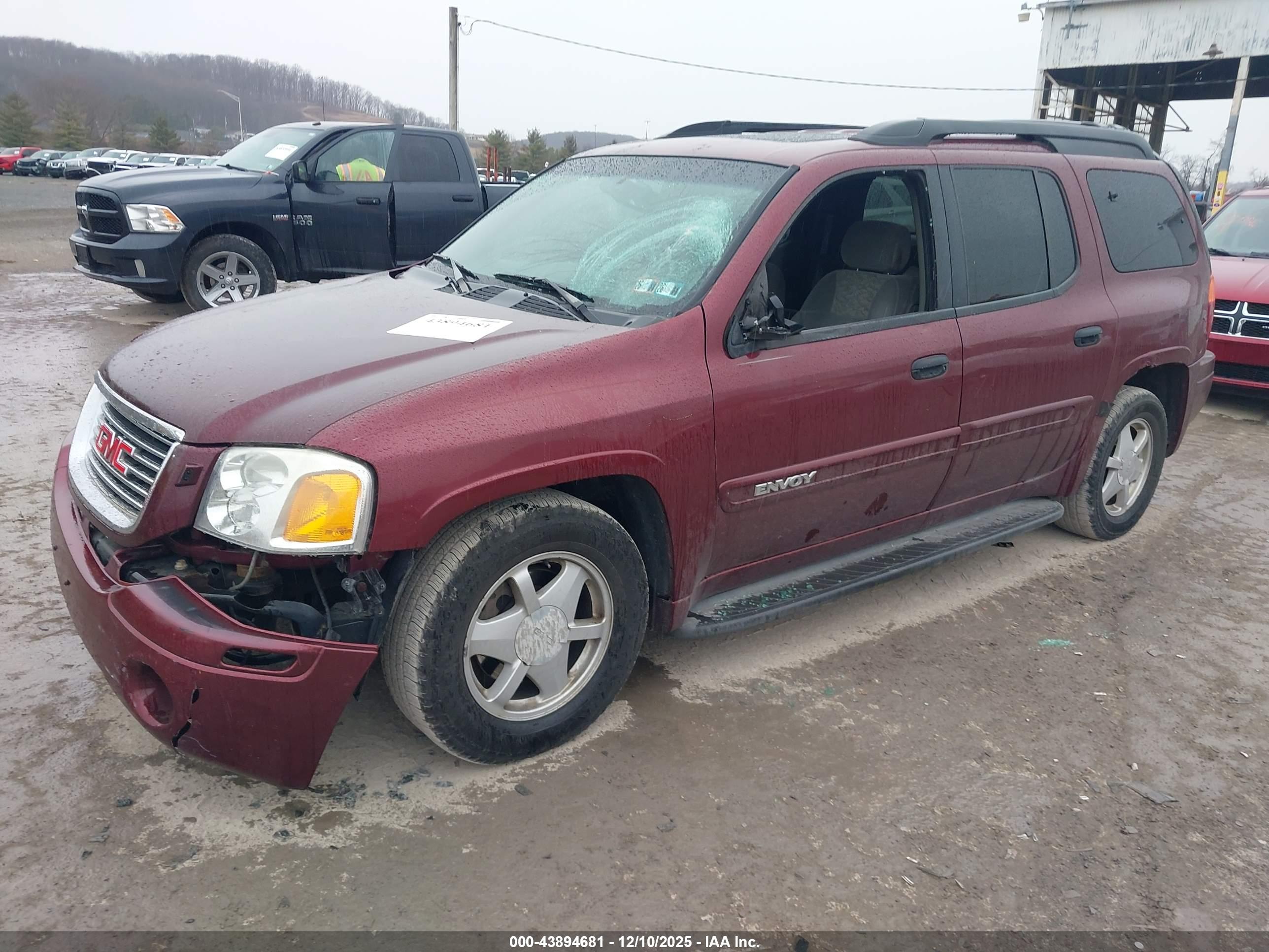 GMC ENVOY image 2