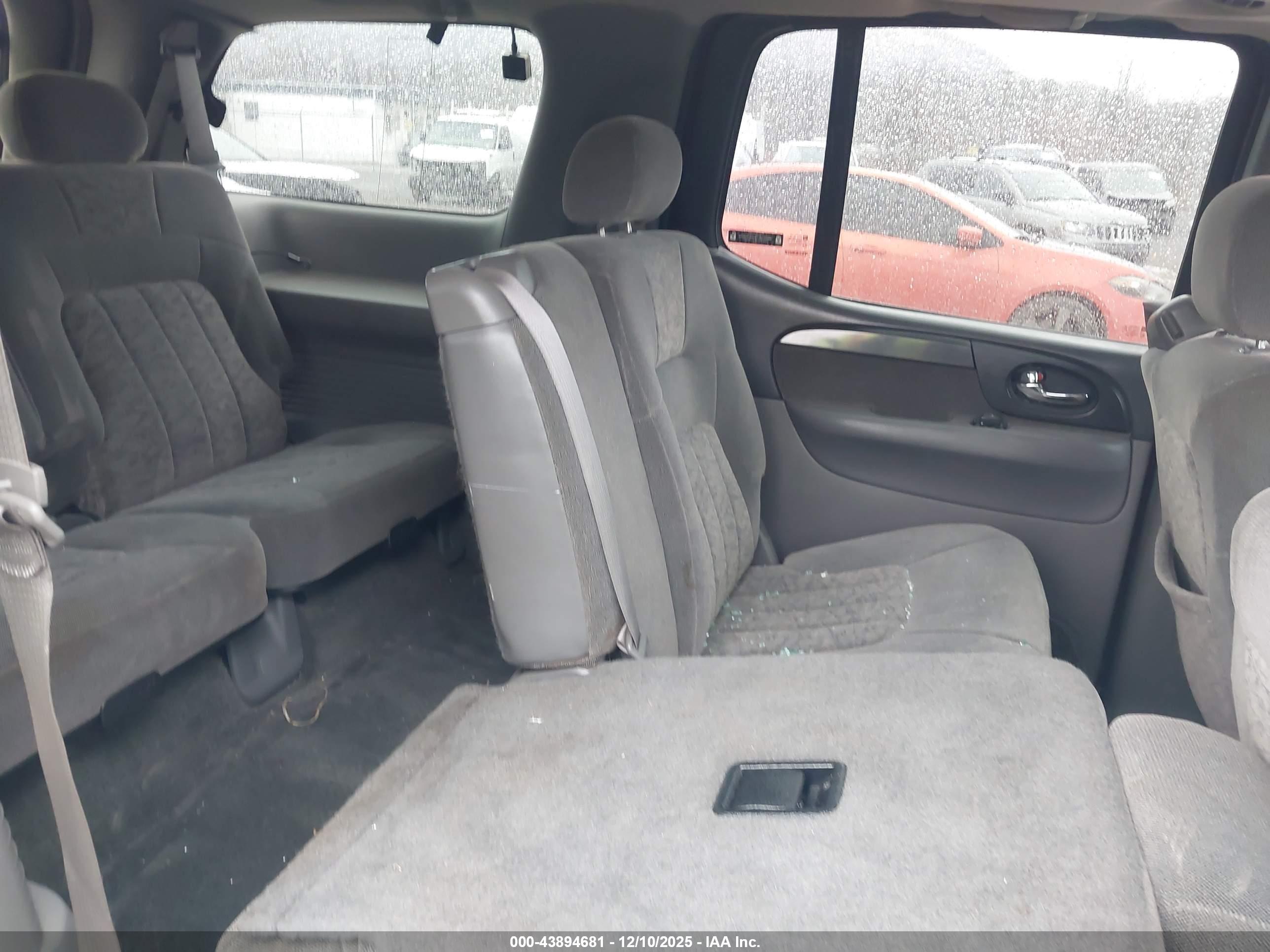 GMC ENVOY image 8