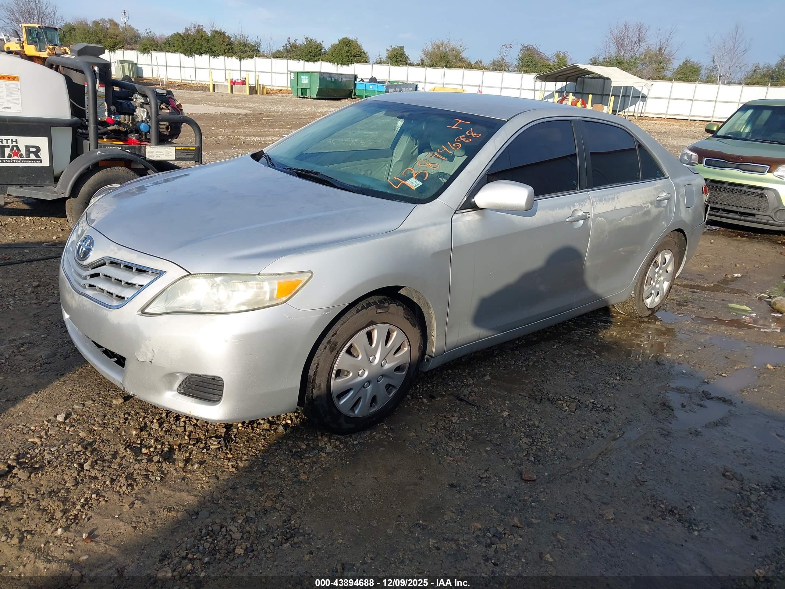 TOYOTA CAMRY image 2