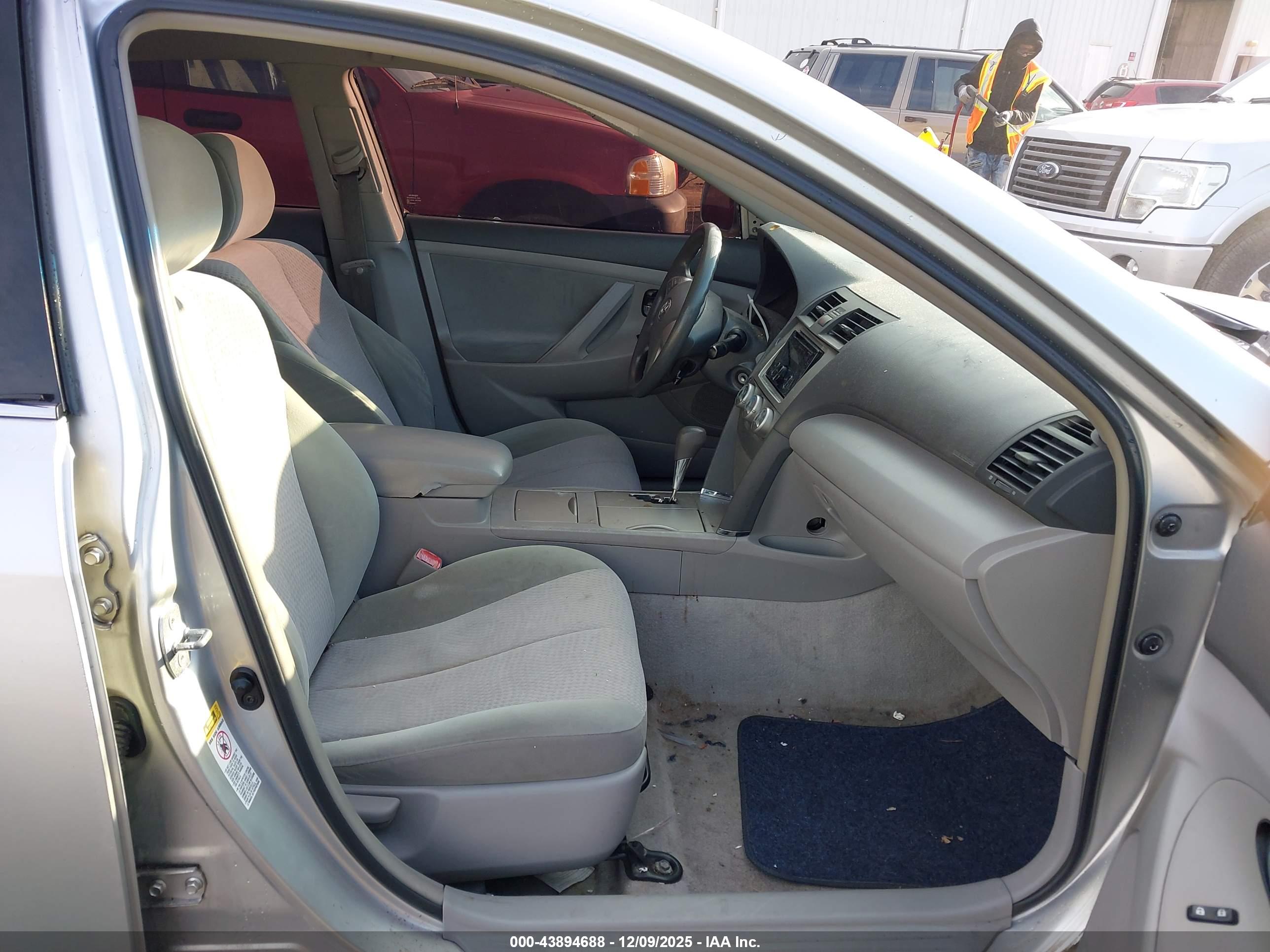 TOYOTA CAMRY image 5