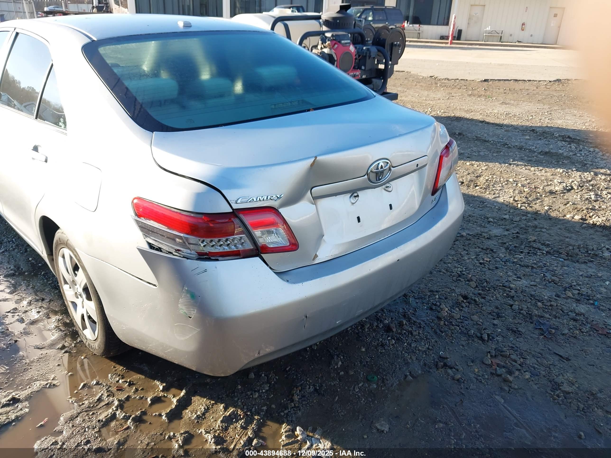 TOYOTA CAMRY image 6