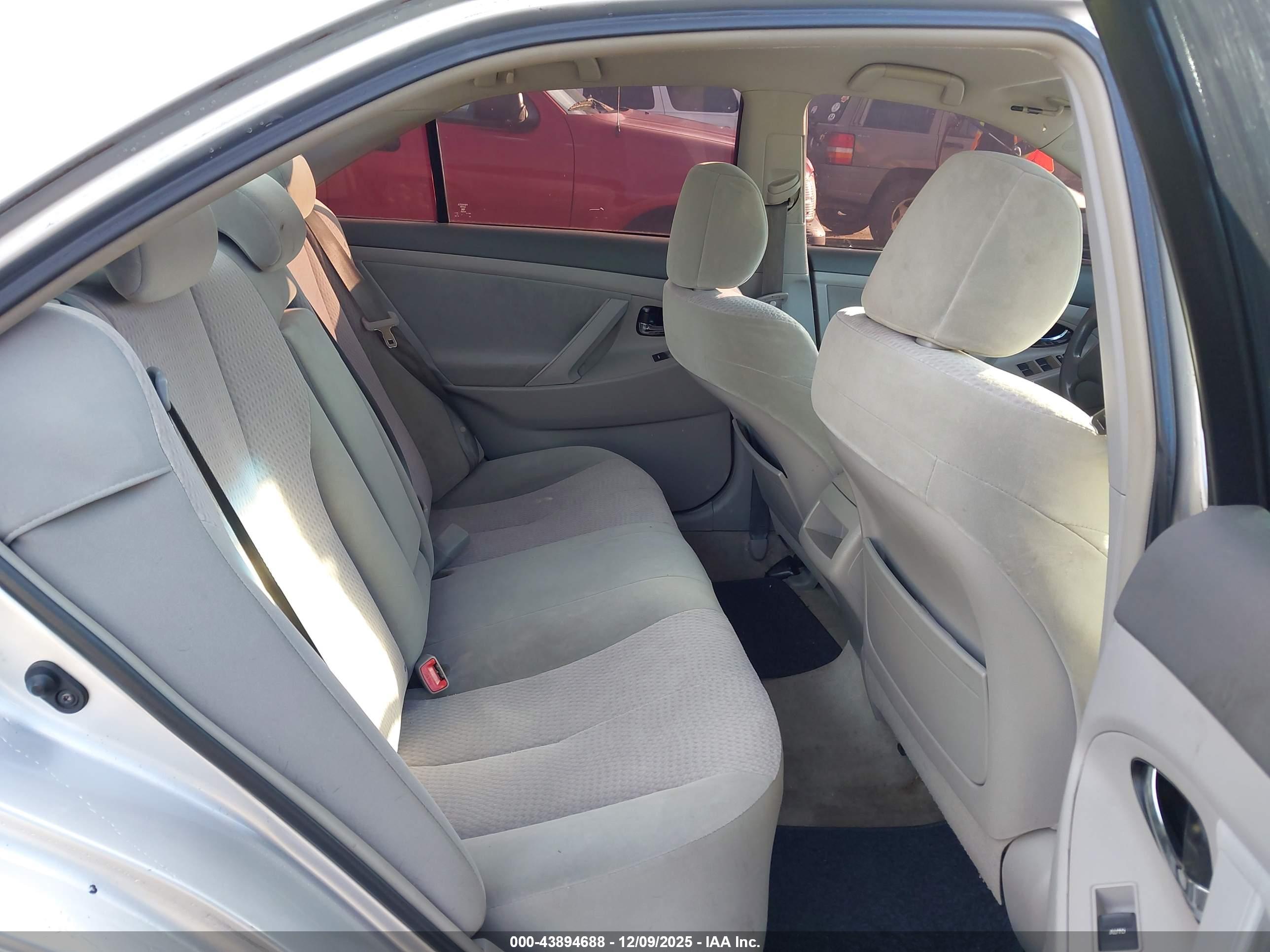 TOYOTA CAMRY image 8