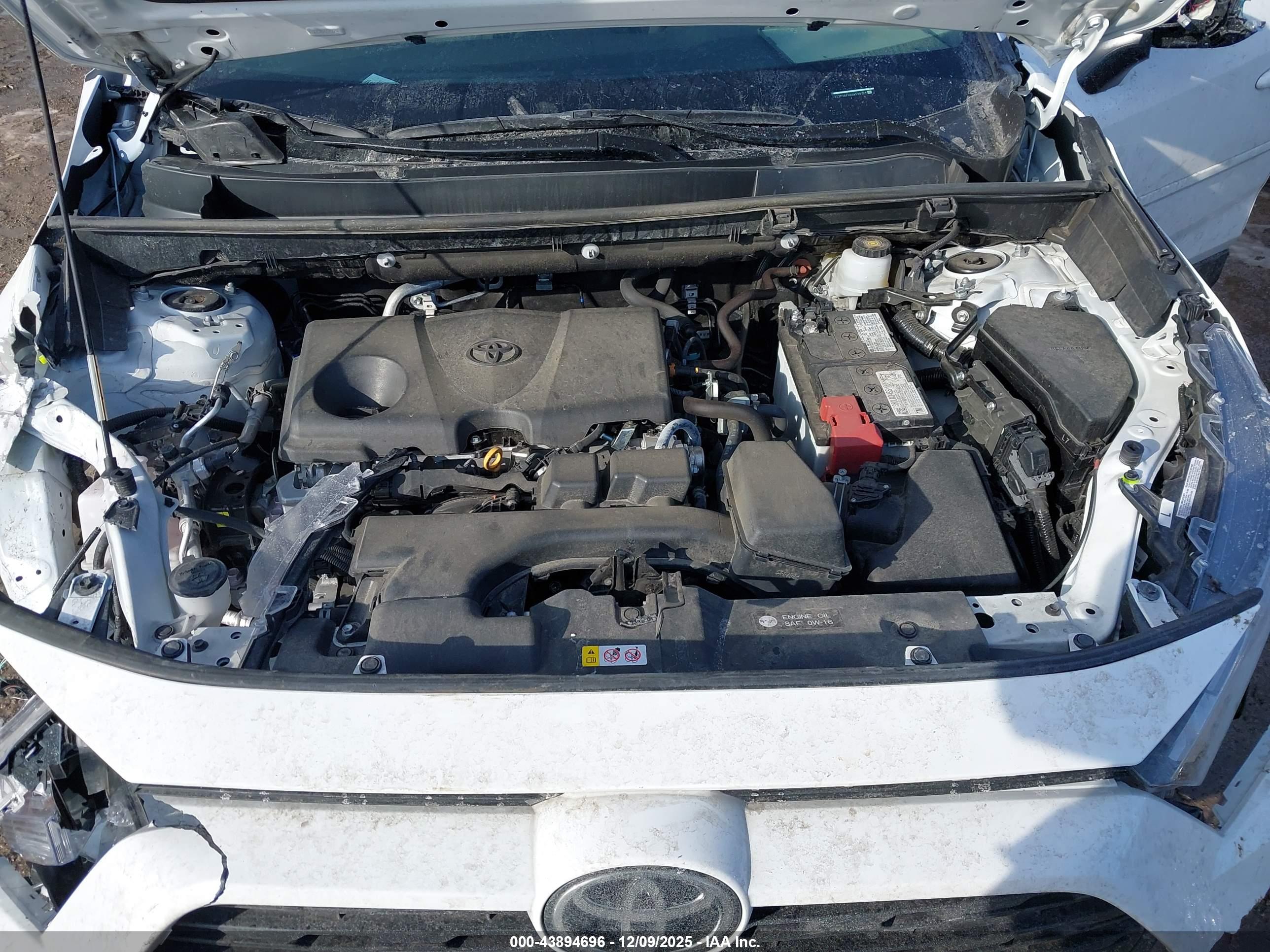TOYOTA RAV4 image 10