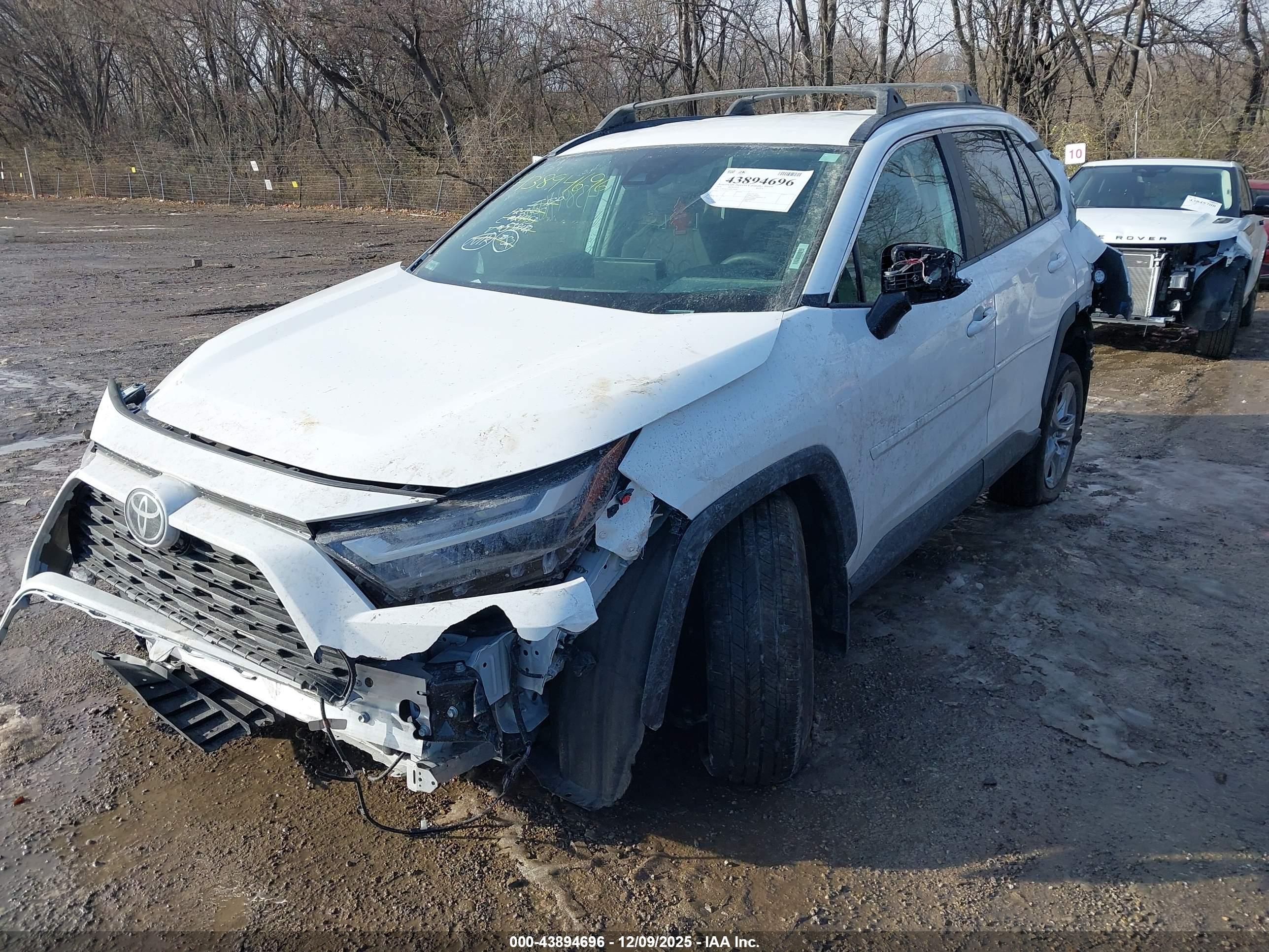 TOYOTA RAV4 image 2