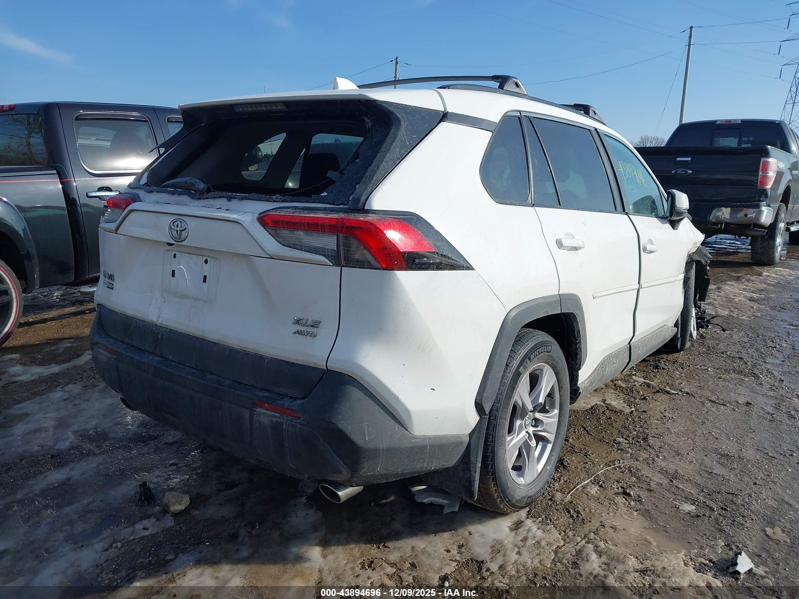 TOYOTA RAV4 image 4