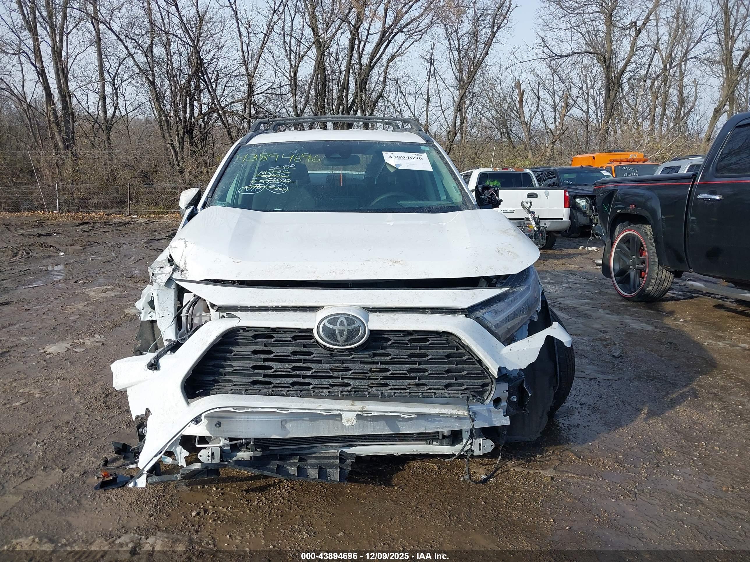 TOYOTA RAV4 image 6