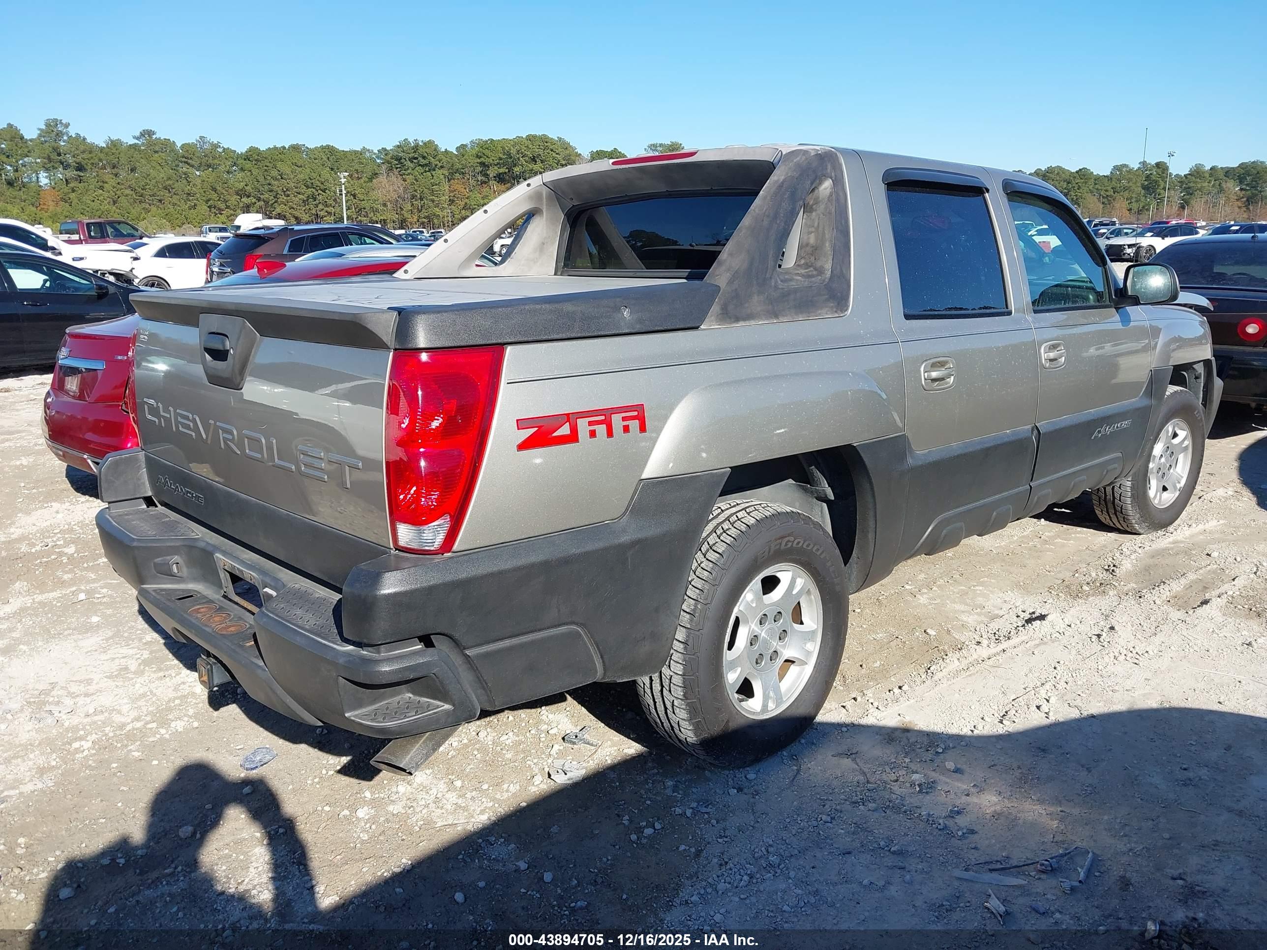 CHEVROLET AVALANCHE image 4