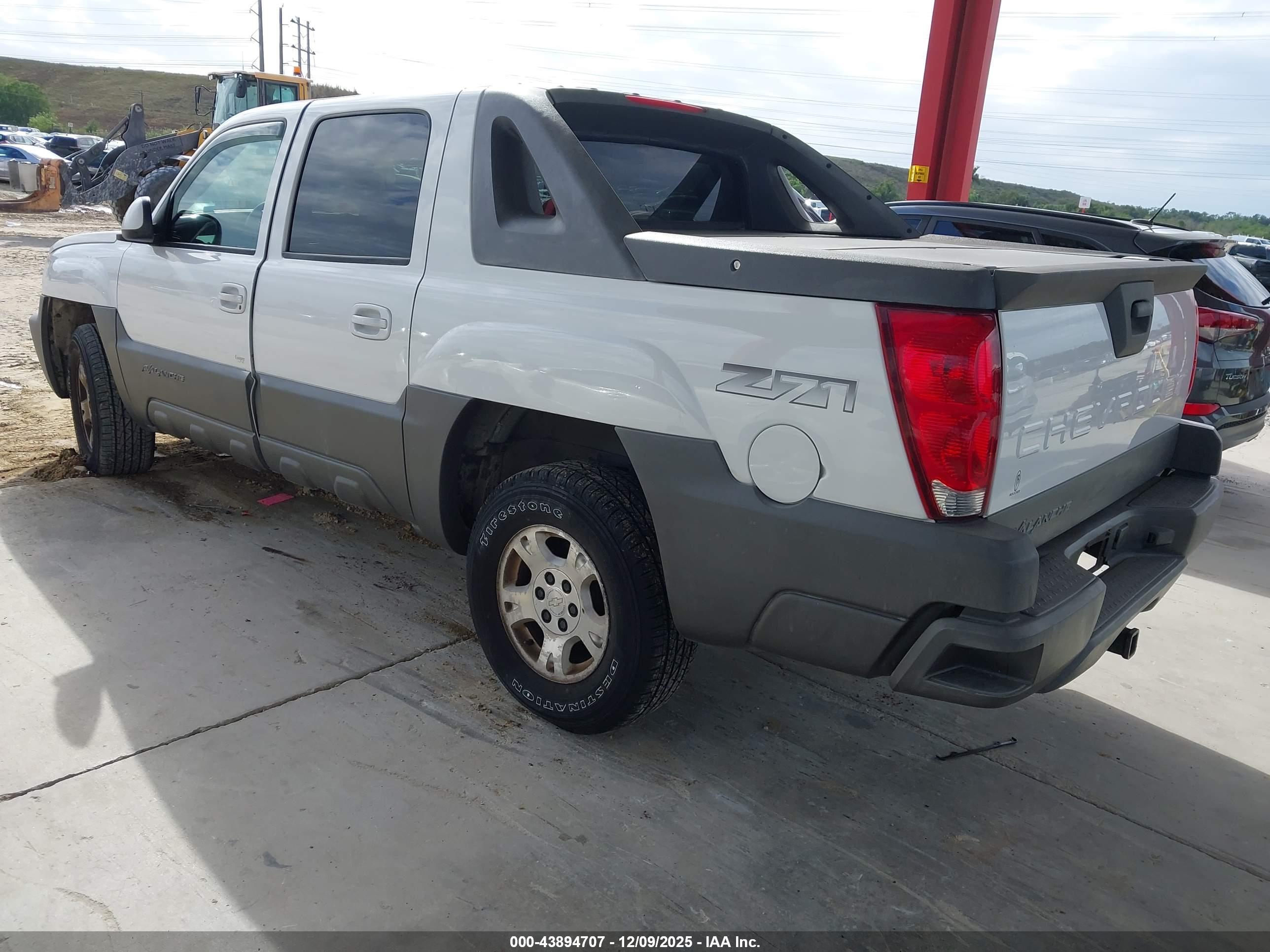 CHEVROLET AVALANCHE image 3