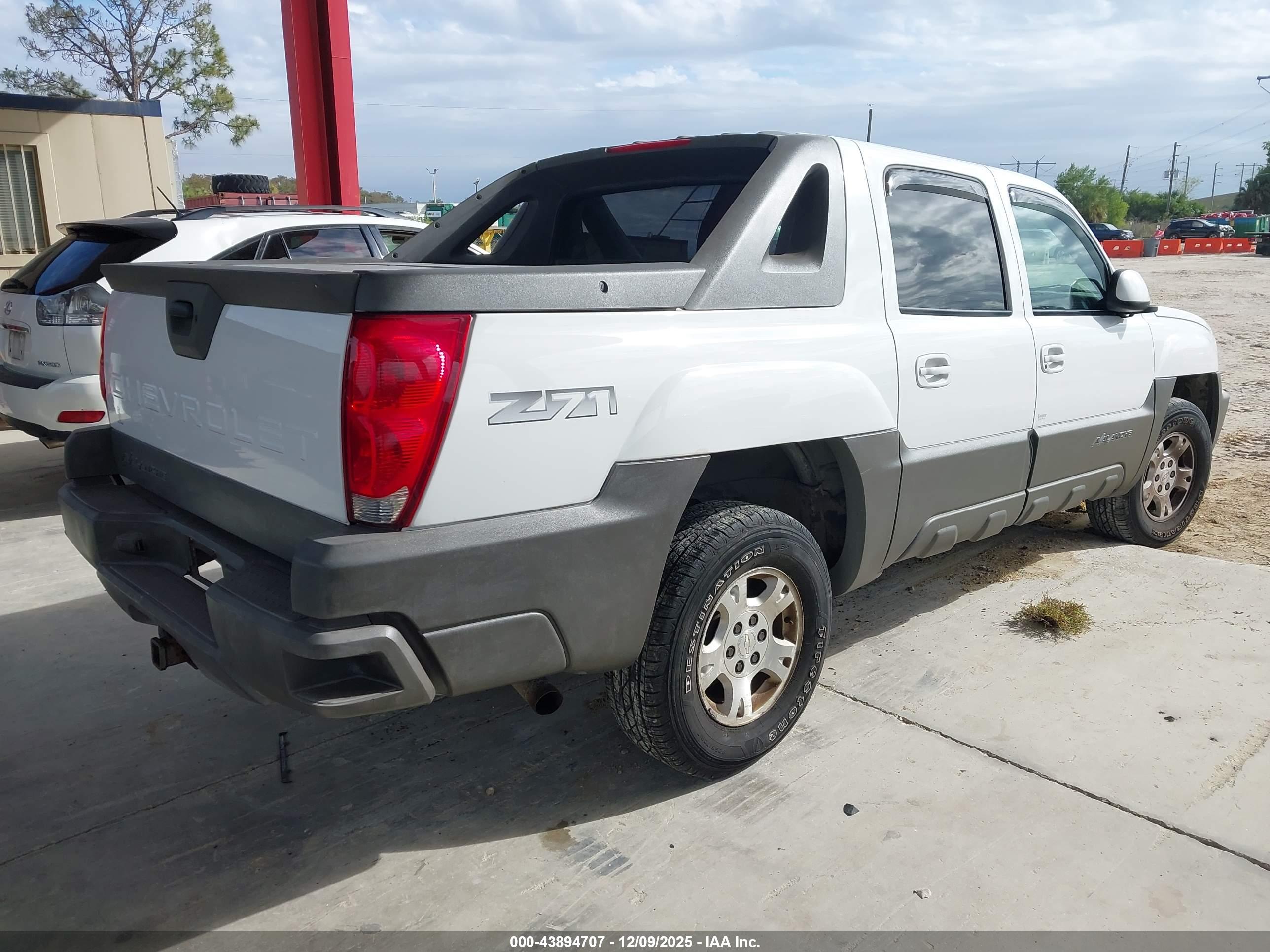 CHEVROLET AVALANCHE image 4