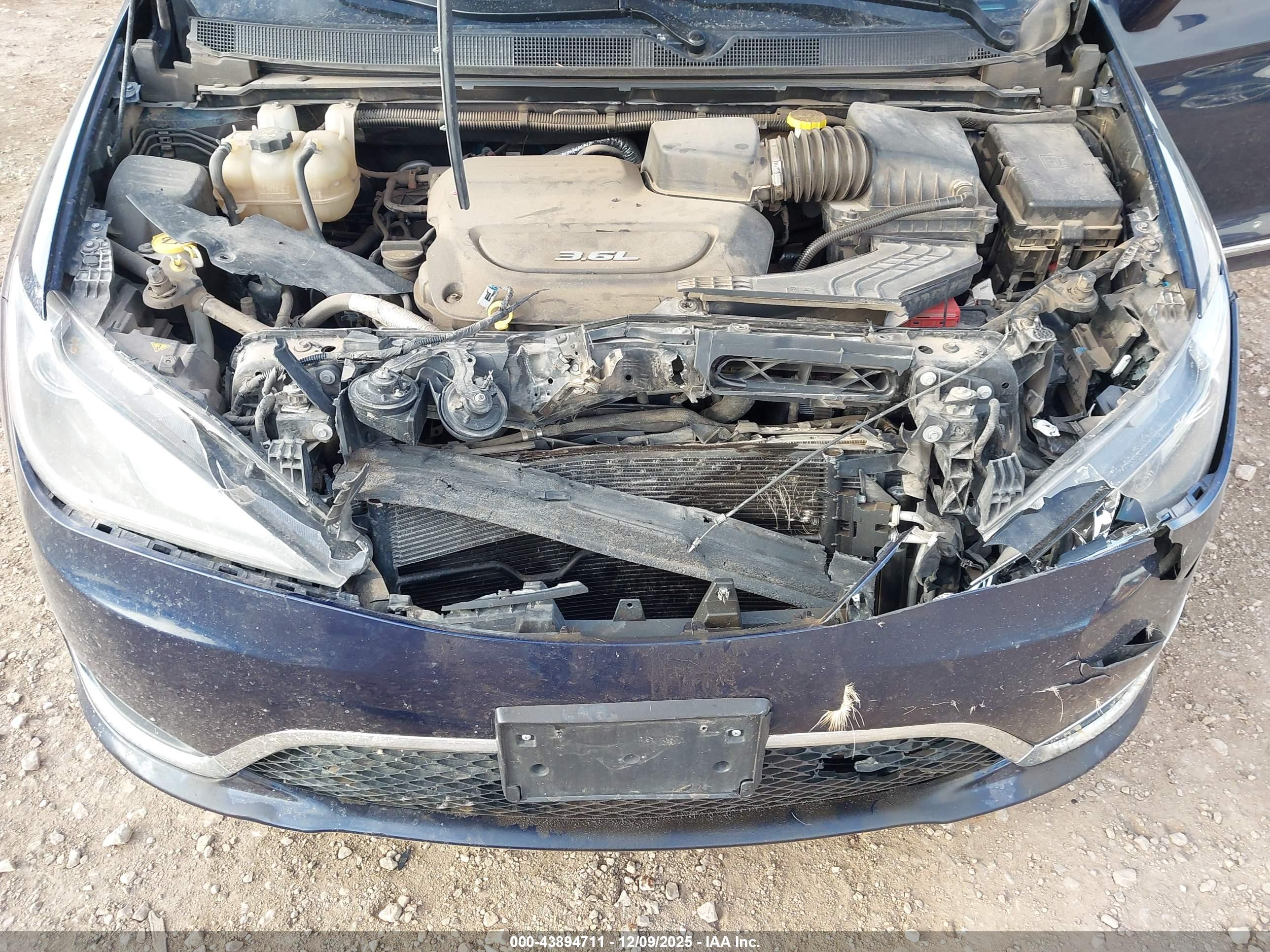 CHRYSLER PACIFICA image 10