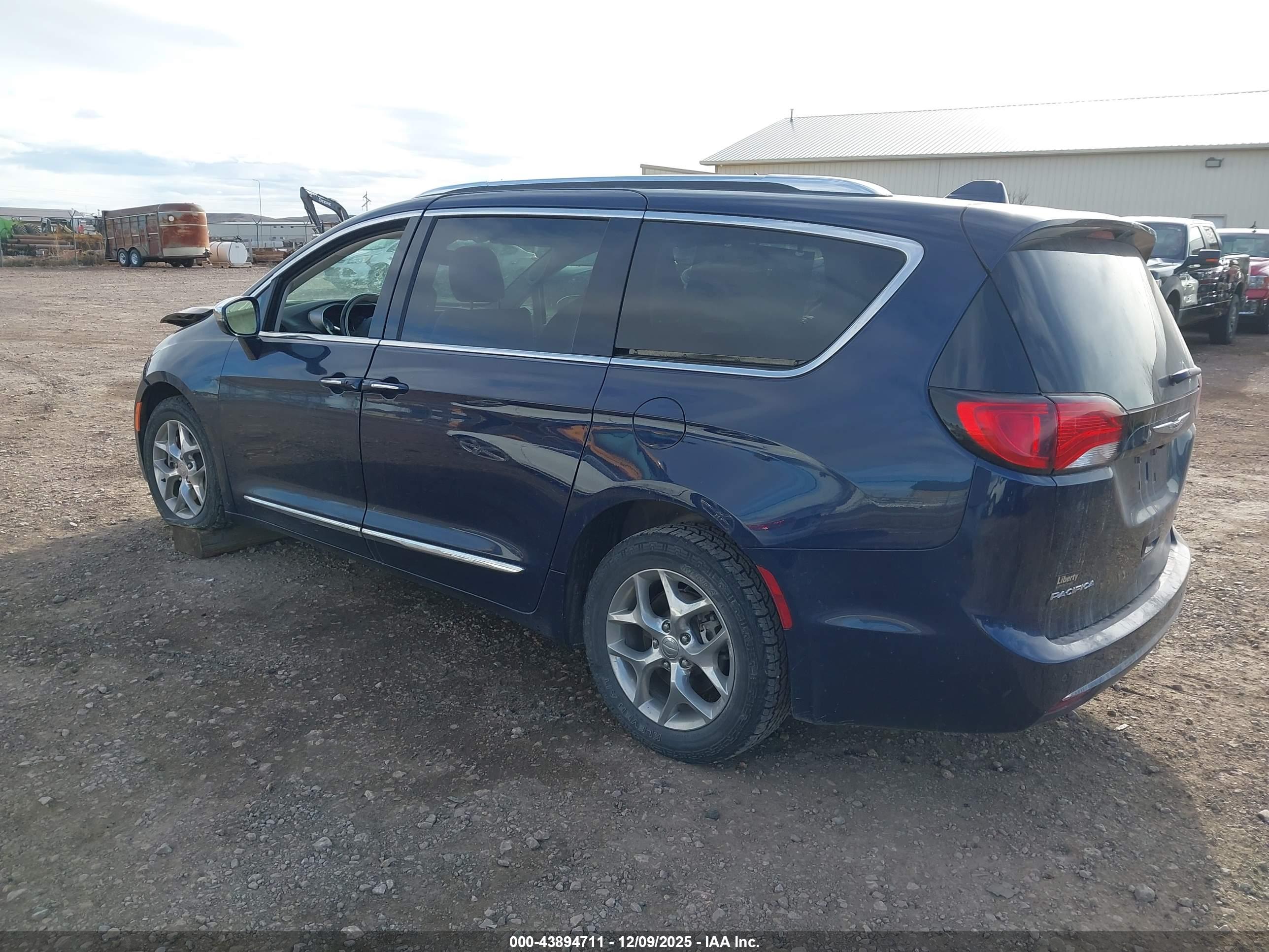 CHRYSLER PACIFICA image 3