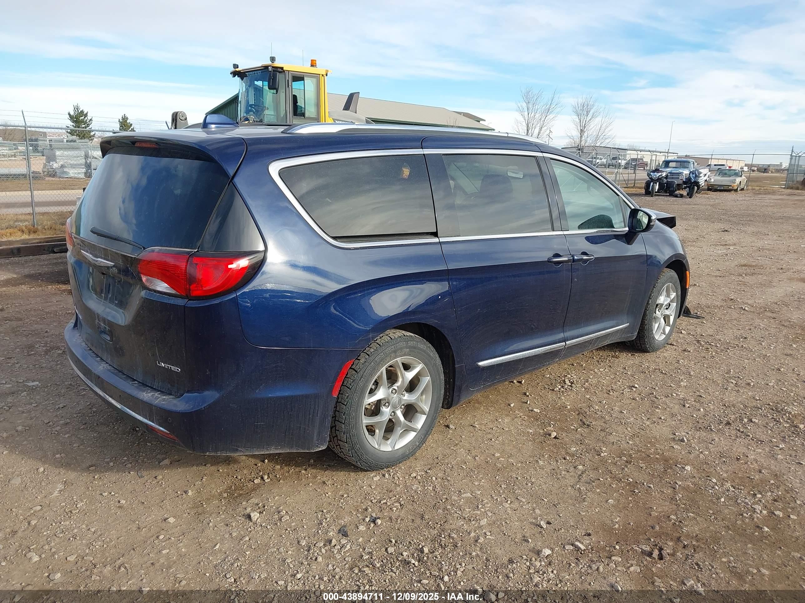 CHRYSLER PACIFICA image 4