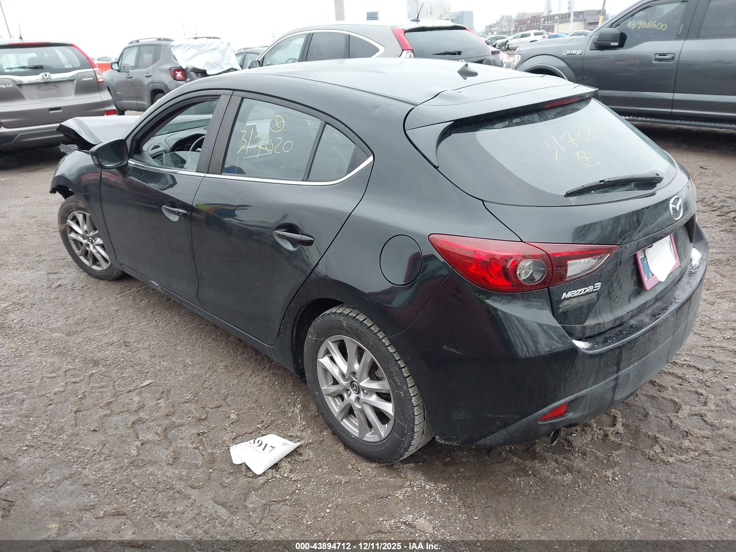 MAZDA MAZDA3 image 3