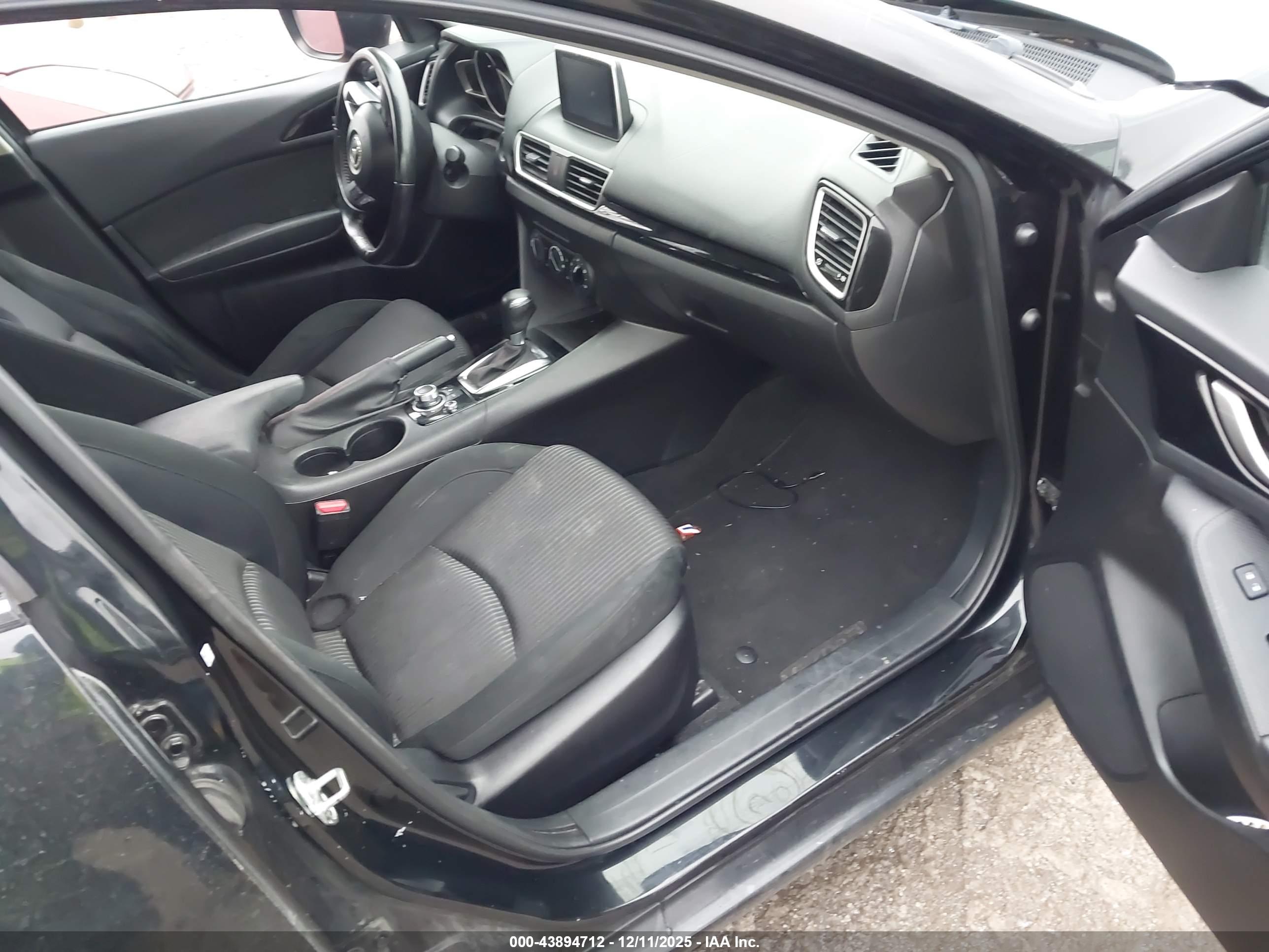 MAZDA MAZDA3 image 5