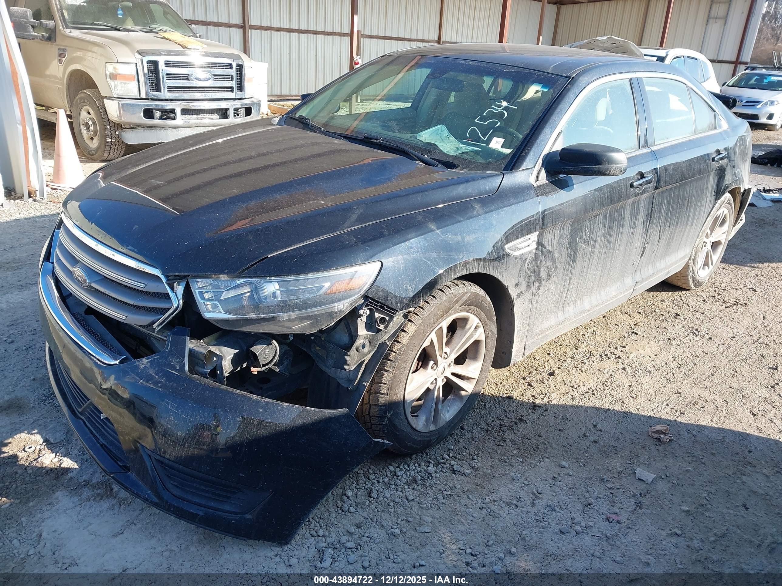 FORD TAURUS image 2